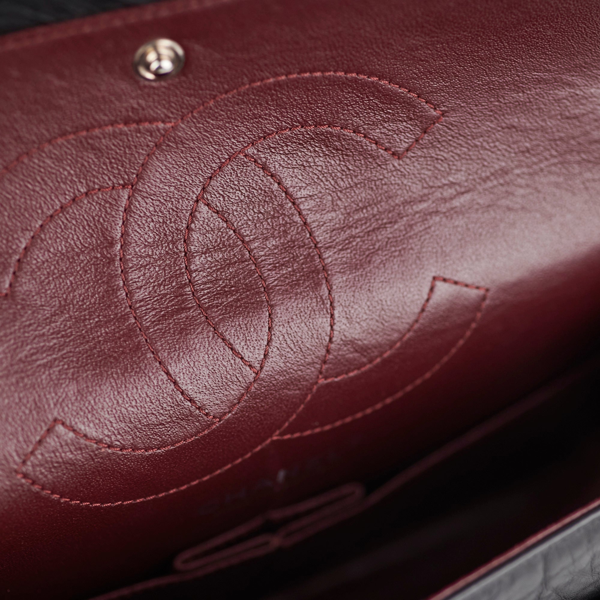 HOLD CV Chanel Reissue 225 Calfskin Black