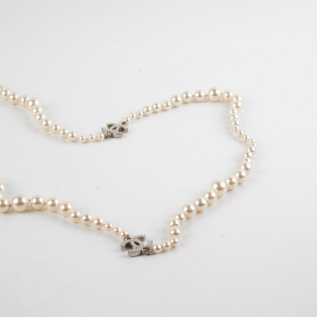 Chanel CC Logo Pearl Necklace