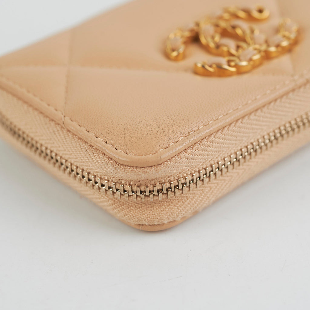 Chanel 19 Zip Cardholer Beige