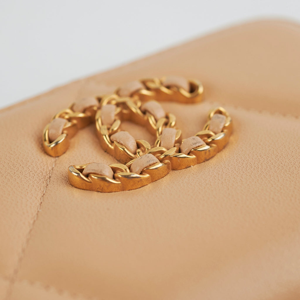 Chanel 19 Zip Cardholer Beige
