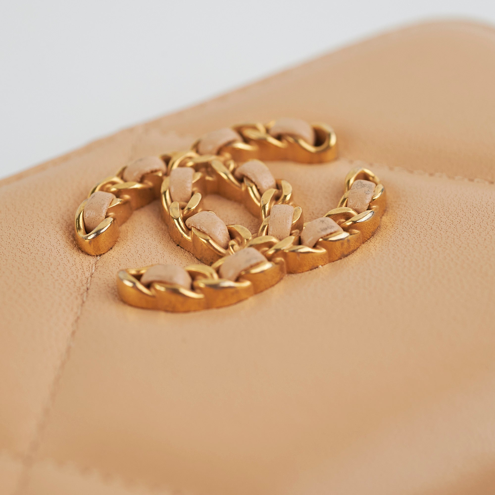 Chanel 19 Zip Cardholer Beige