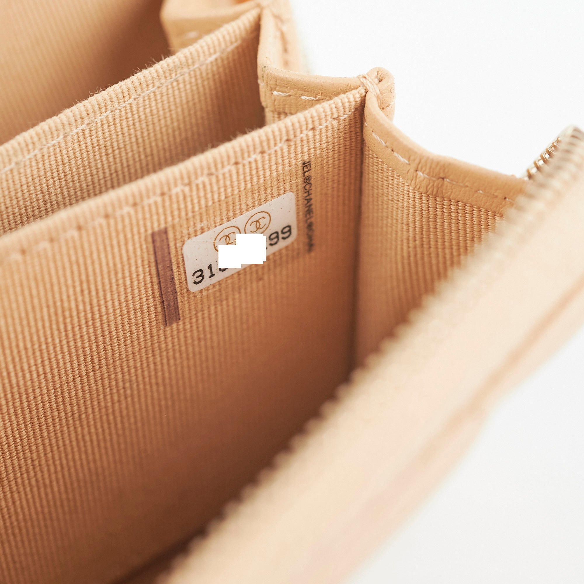 Chanel 19 Zip Cardholer Beige