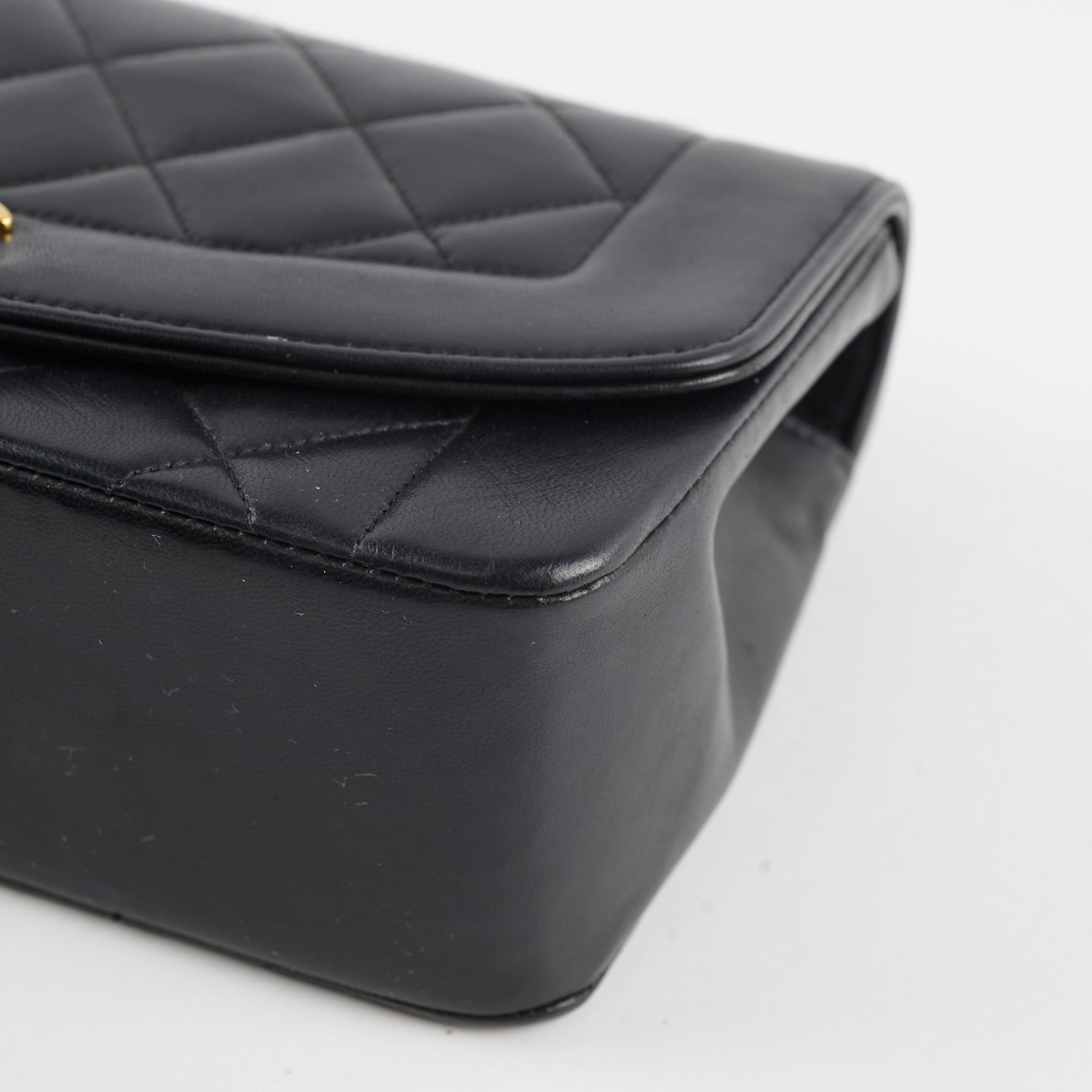 Chanel Small Vintage Diana Lambskin Black (4 Series)