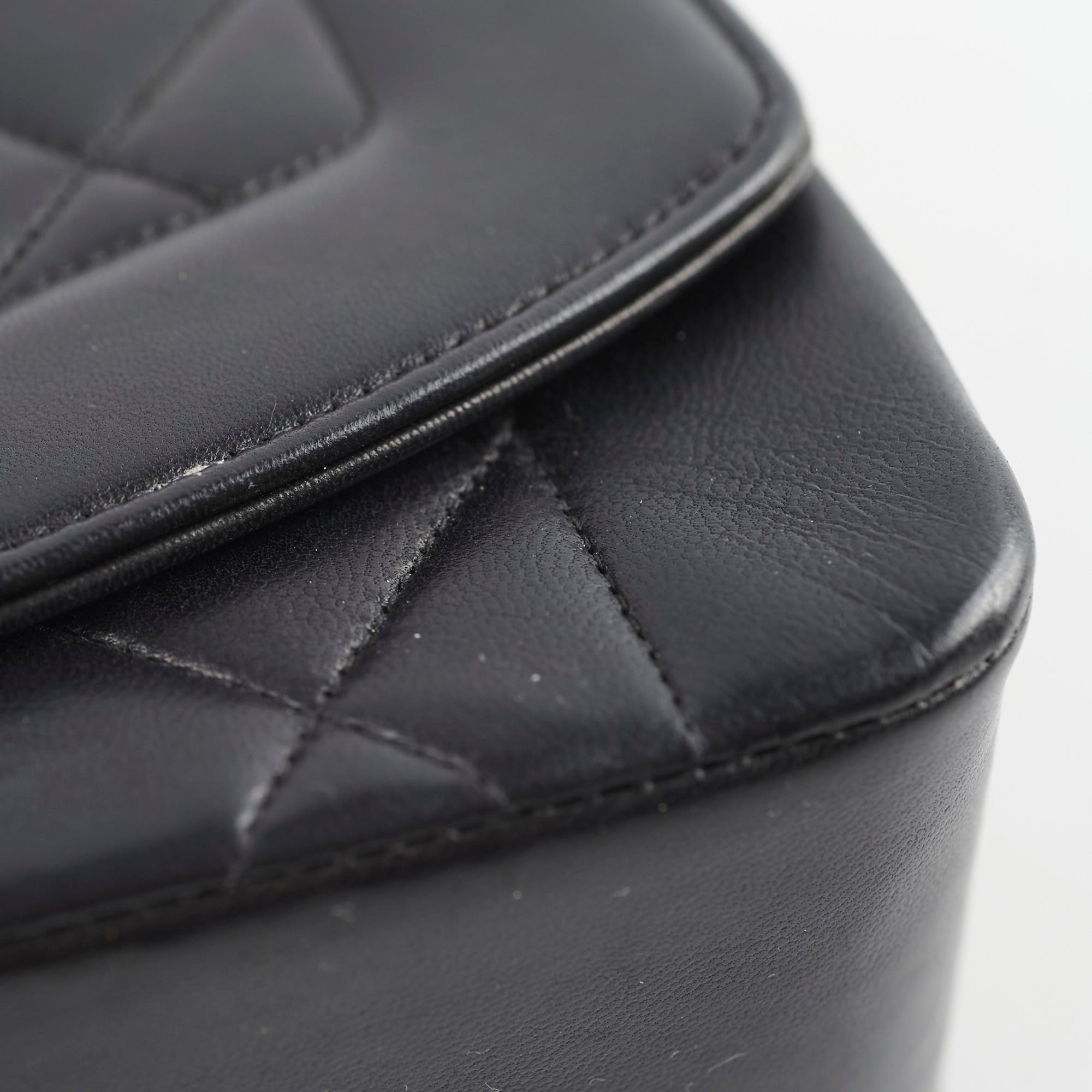Chanel Small Vintage Diana Lambskin Black (4 Series)