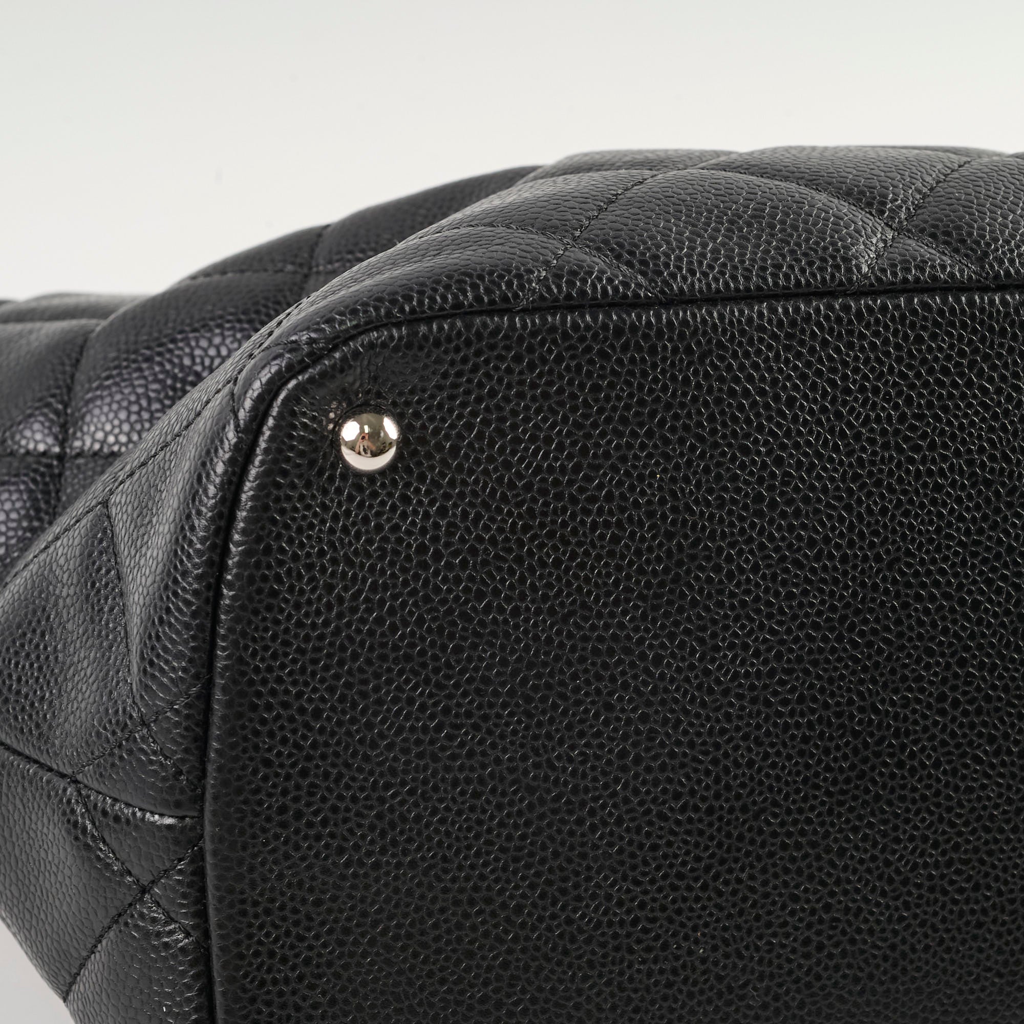 Chanel CC Logo Caviar Black Shoulder Bag - Series 17