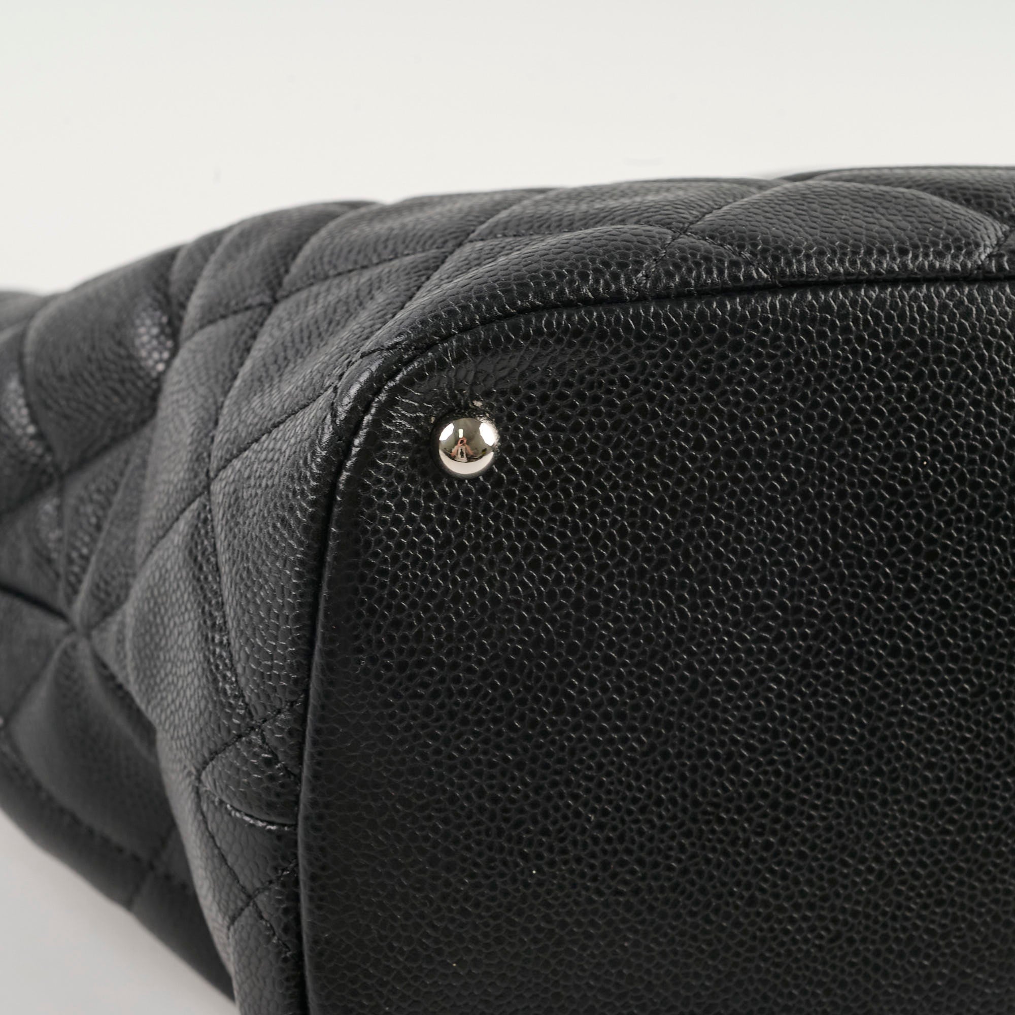 Chanel CC Logo Caviar Black Shoulder Bag - Series 17