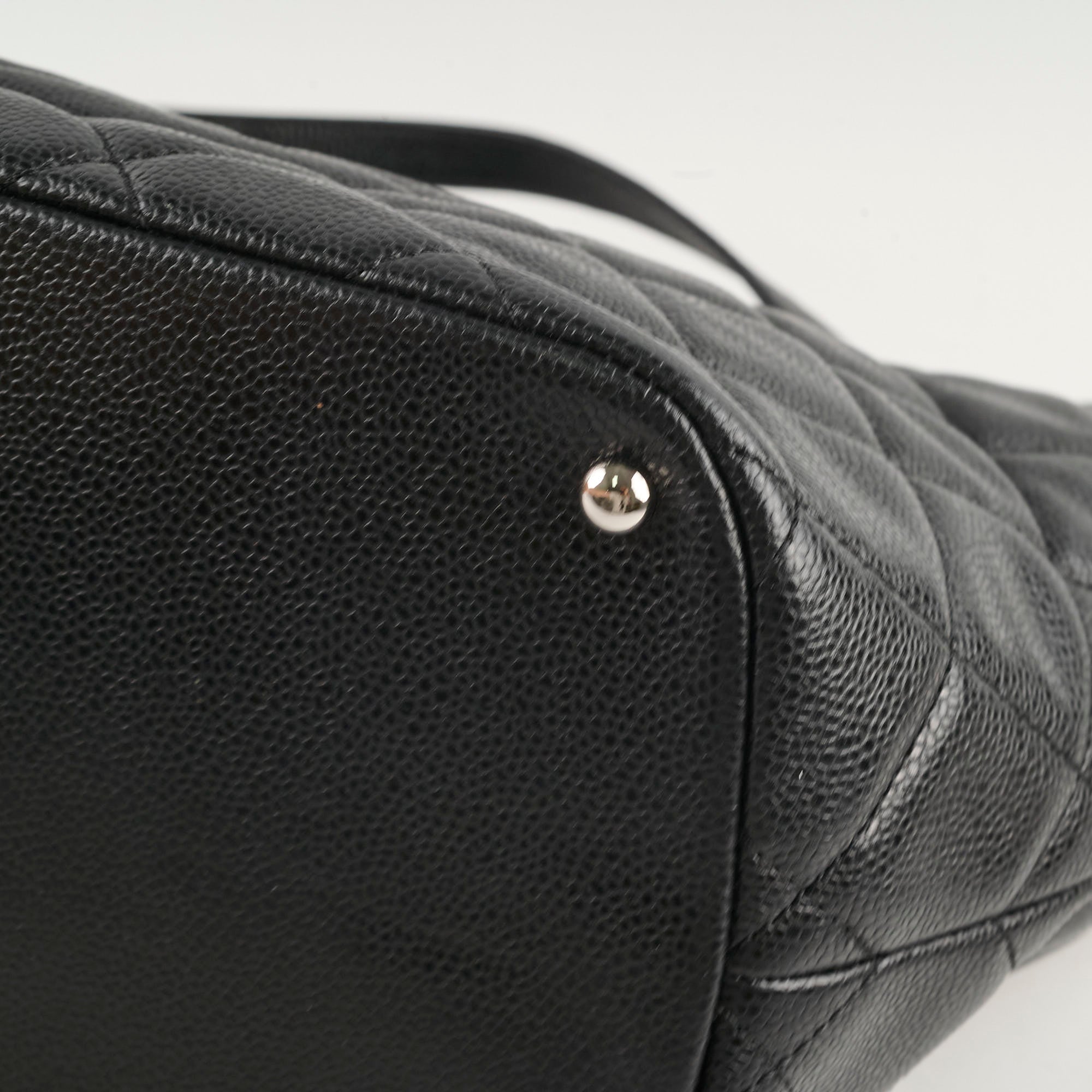 Chanel CC Logo Caviar Black Shoulder Bag - Series 17