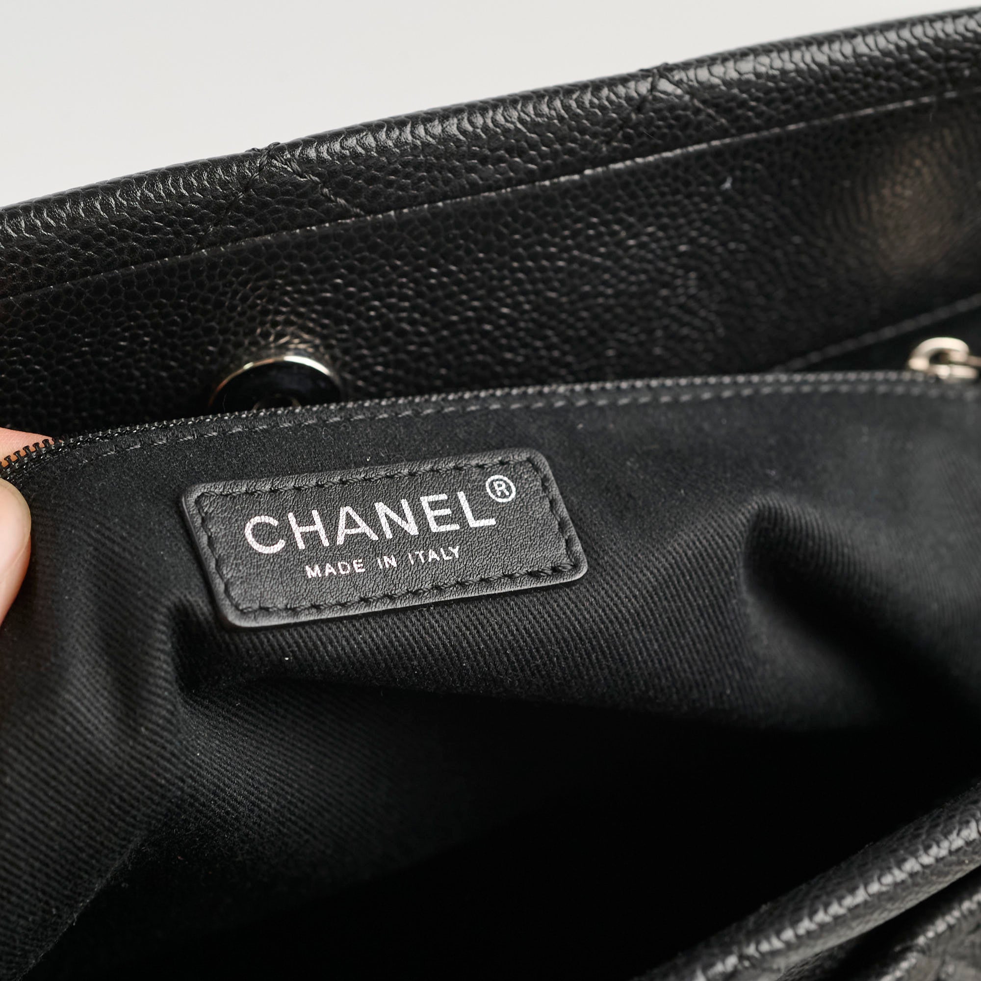 Chanel CC Logo Caviar Black Shoulder Bag - Series 17