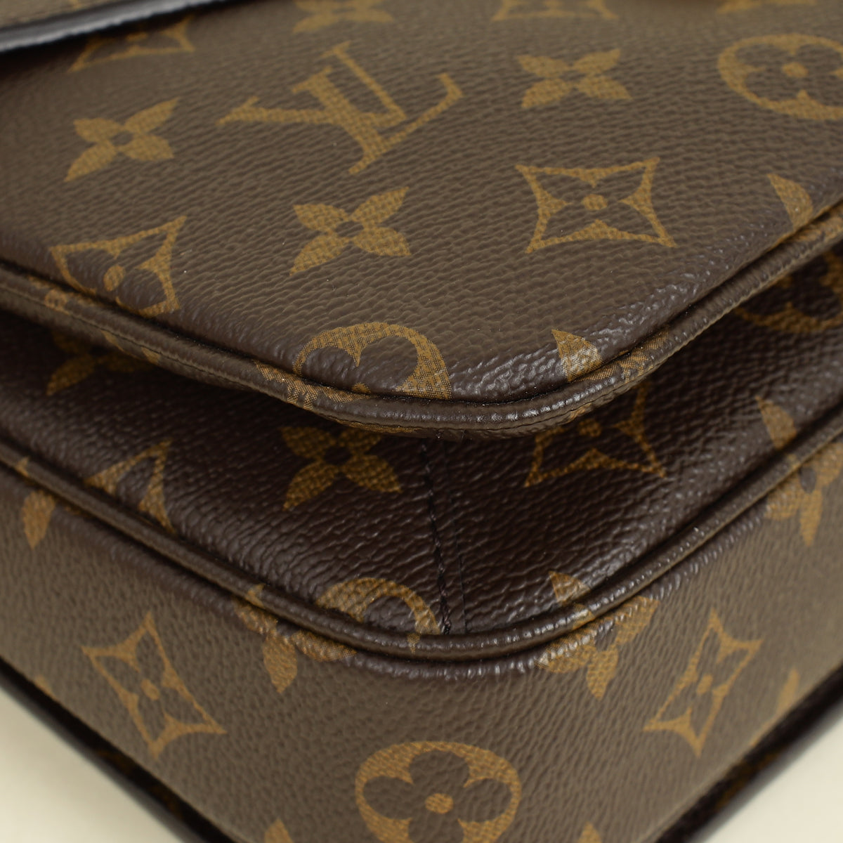 Louis Vuitton Monogram Pochette Metis Bag