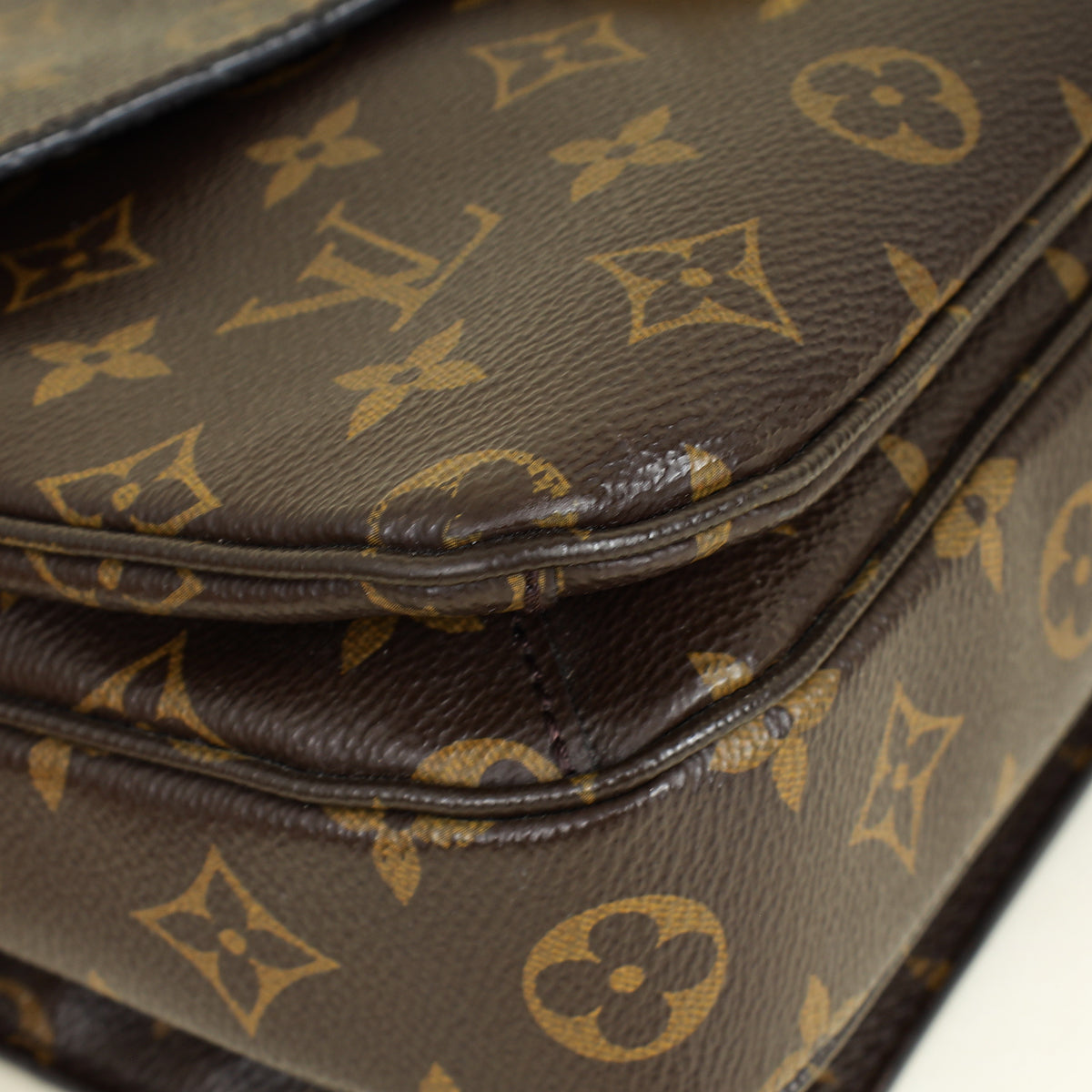 Louis Vuitton Monogram Pochette Metis Bag