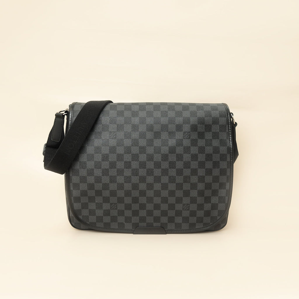 Louis Vuitton Damier Graphite Daniel MM Messenger Bag