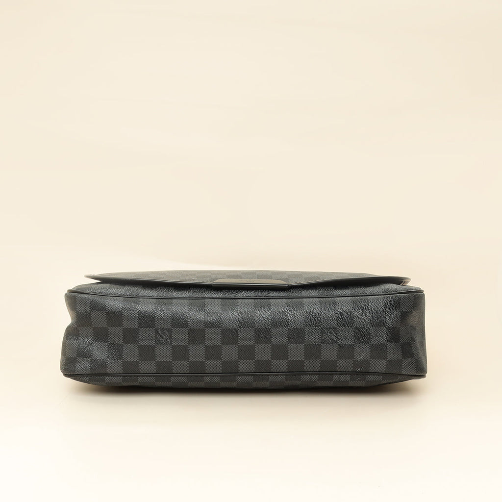 Louis Vuitton Damier Graphite Daniel MM Messenger Bag
