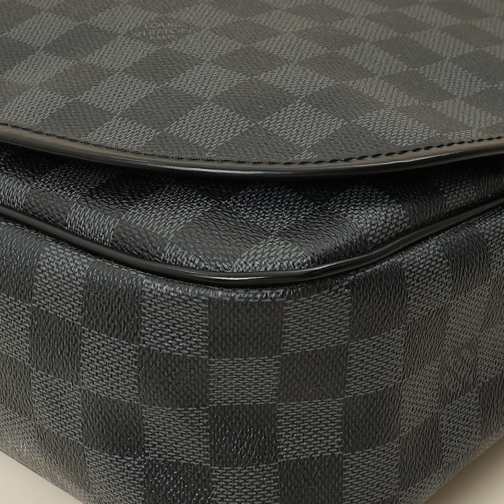 Louis Vuitton Damier Graphite Daniel MM Messenger Bag
