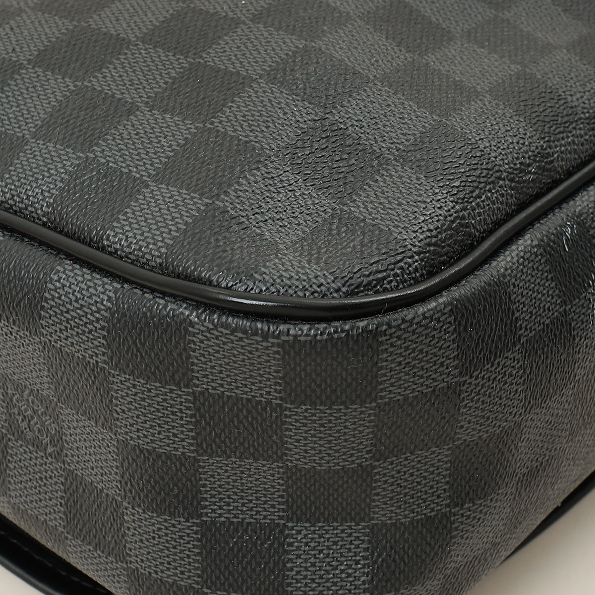 Louis Vuitton Damier Graphite Daniel MM Messenger Bag