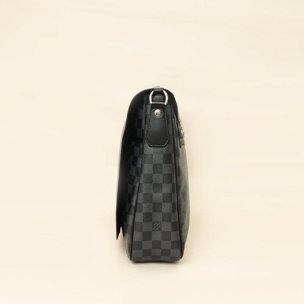 Louis Vuitton Damier Graphite Daniel MM Messenger Bag