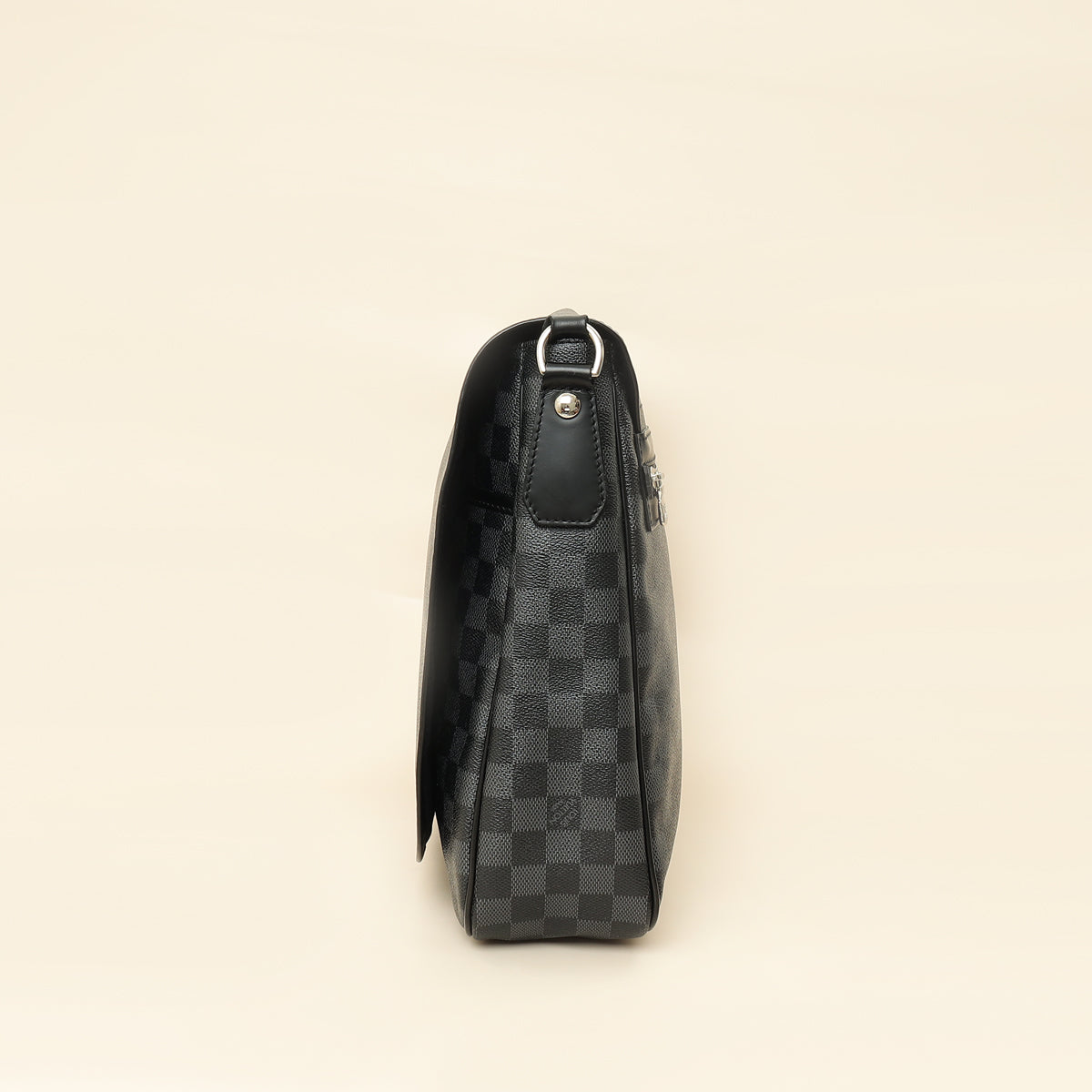 Louis Vuitton Damier Graphite Daniel MM Messenger Bag