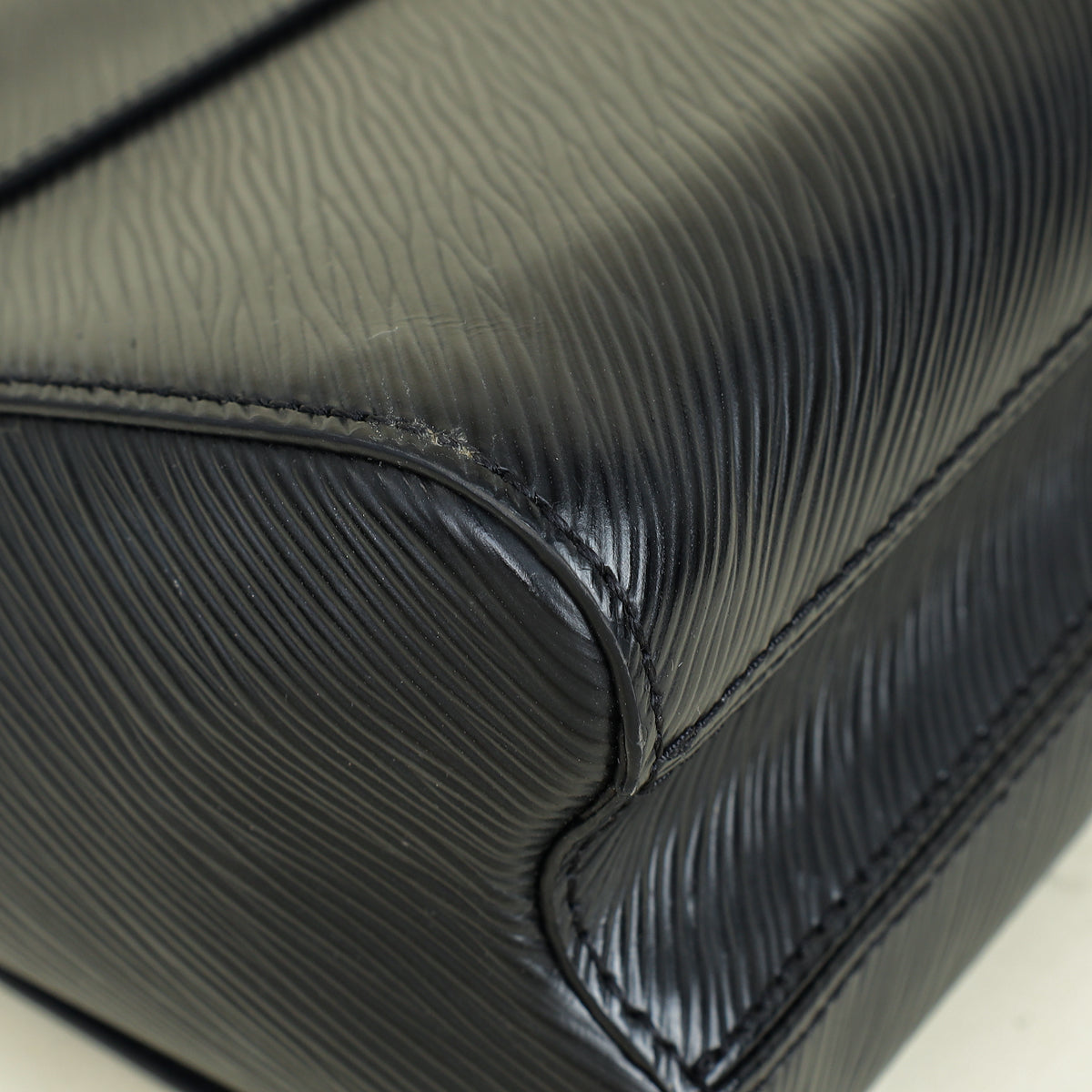 Louis Vuitton Noir Quilted LV Twist MM Bag