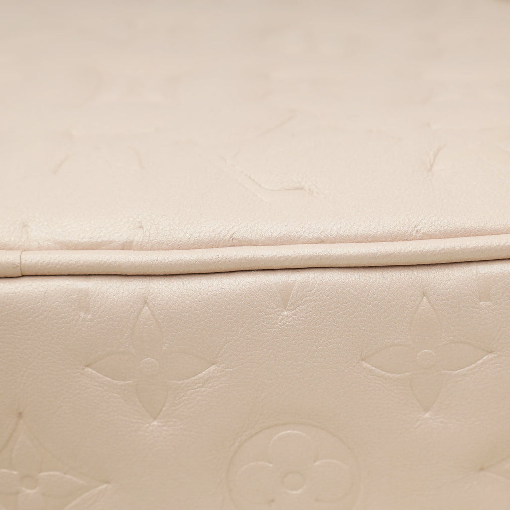 Louis Vuitton Shimmer Light Pink Ltd. Ed. Monogram Embossed Fall in Love Sac Coeur Bag