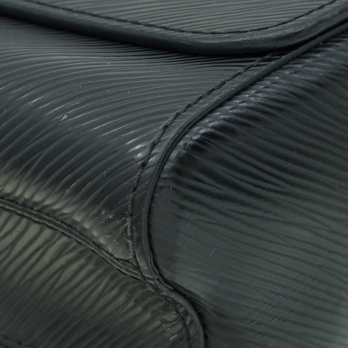 Louis Vuitton Noir Twist MM Bag