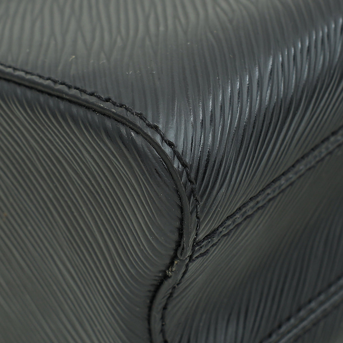 Louis Vuitton Noir Twist MM Bag