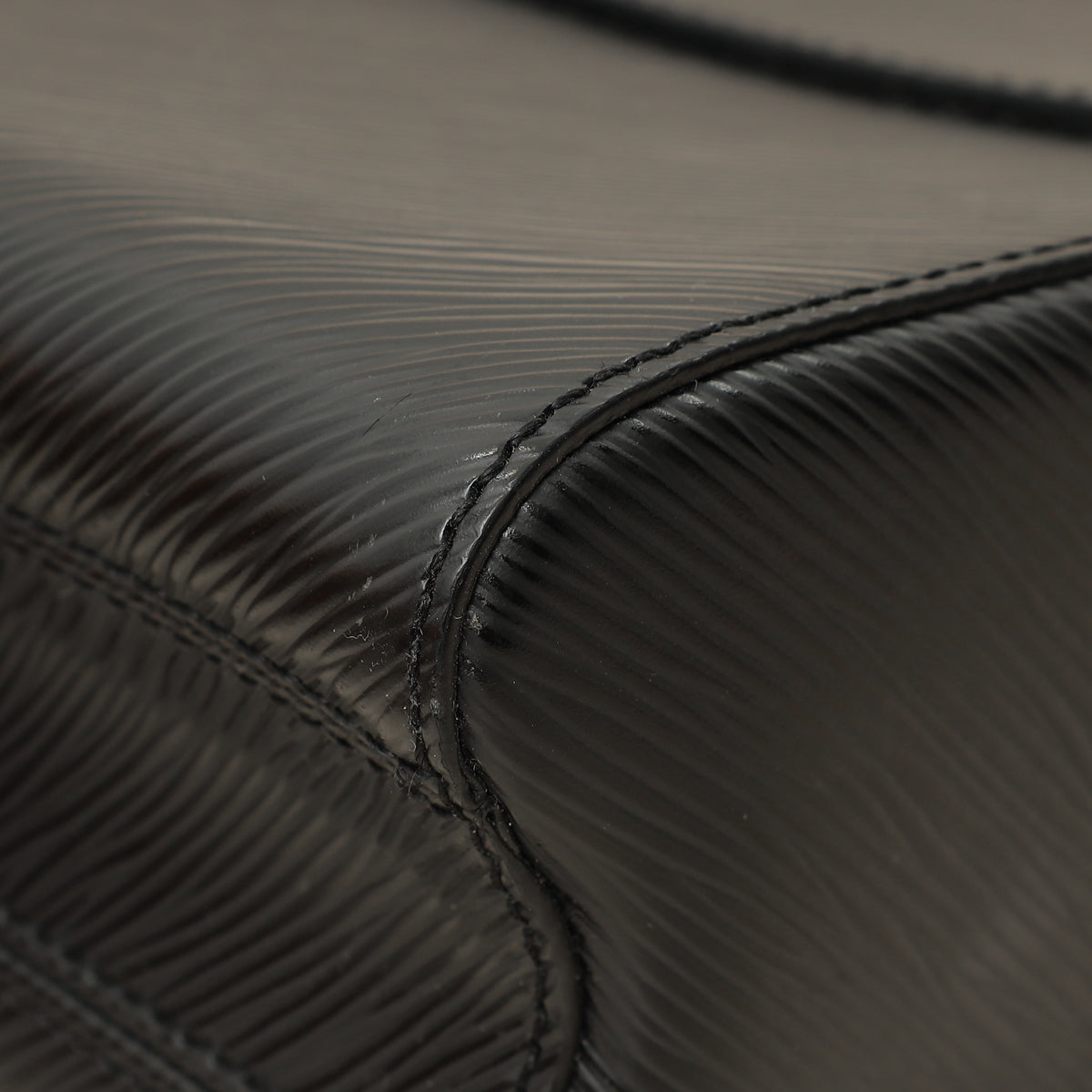 Louis Vuitton Noir Twist MM Bag