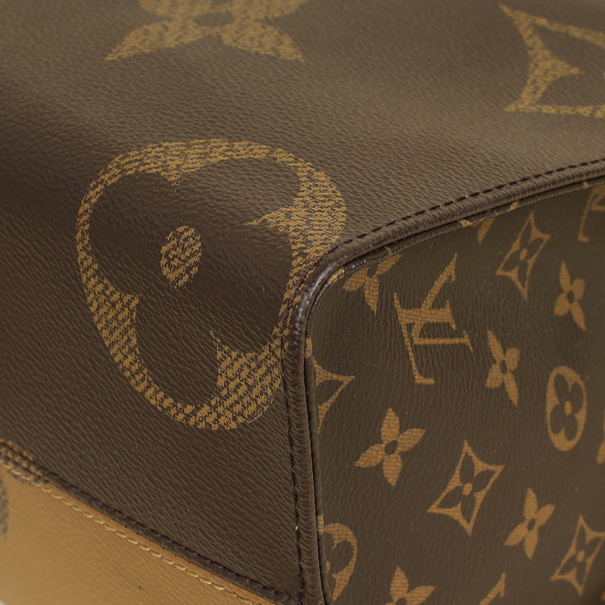 Loius Vuitton Bicolor Monogram Giant Reverse Onthego MM Bag