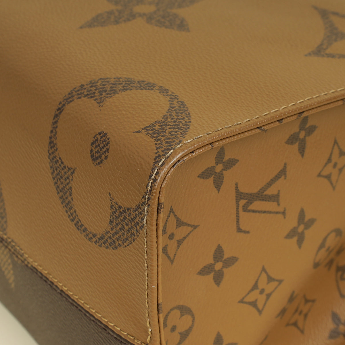 Loius Vuitton Bicolor Monogram Giant Reverse Onthego MM Bag