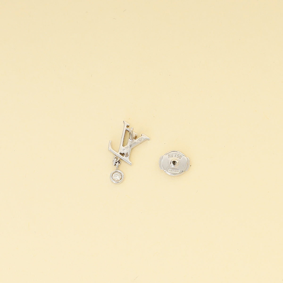 Louis Vuitton 18K White Gold Diamond Idylle Blossom LV Stud Earrings
