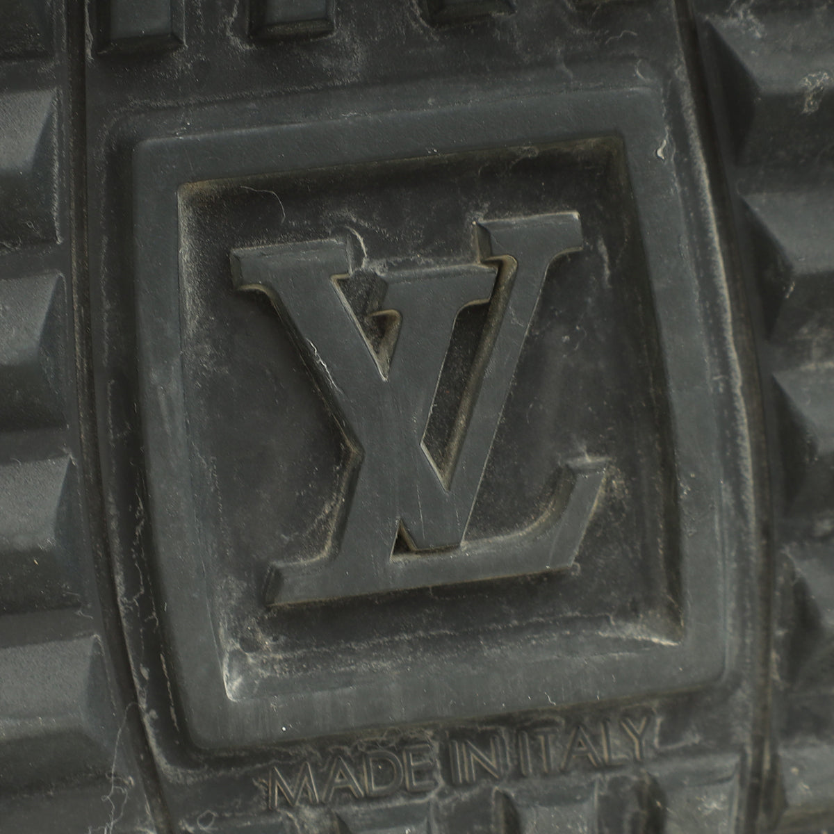 Louis Vuitton Monogram Black Run Away Sneaker 40