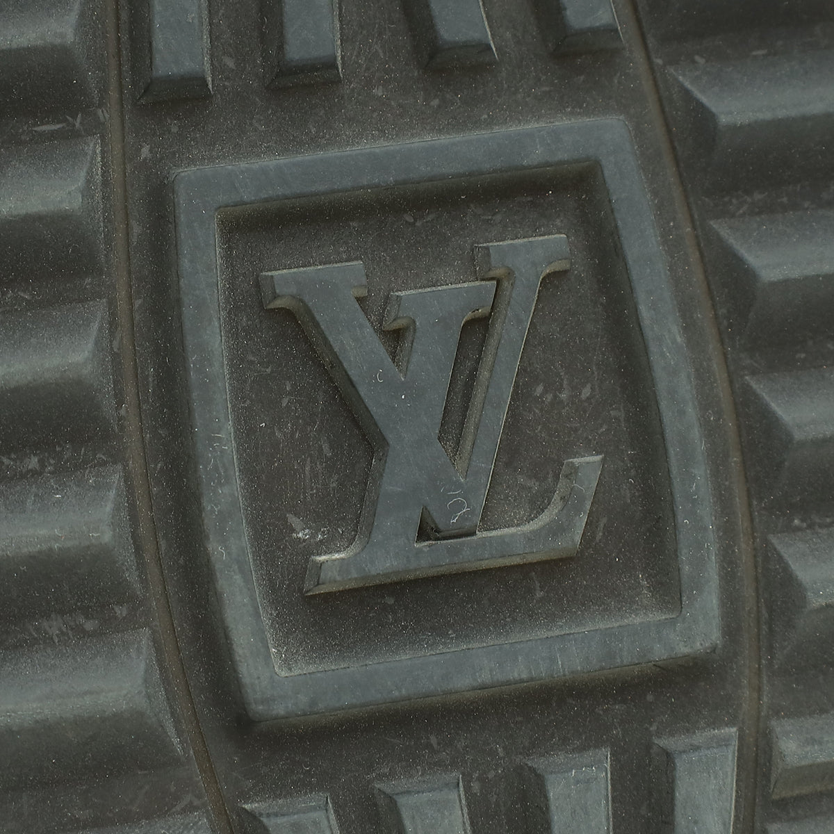 Louis Vuitton Bicolor Race Run Away Sneakers 40