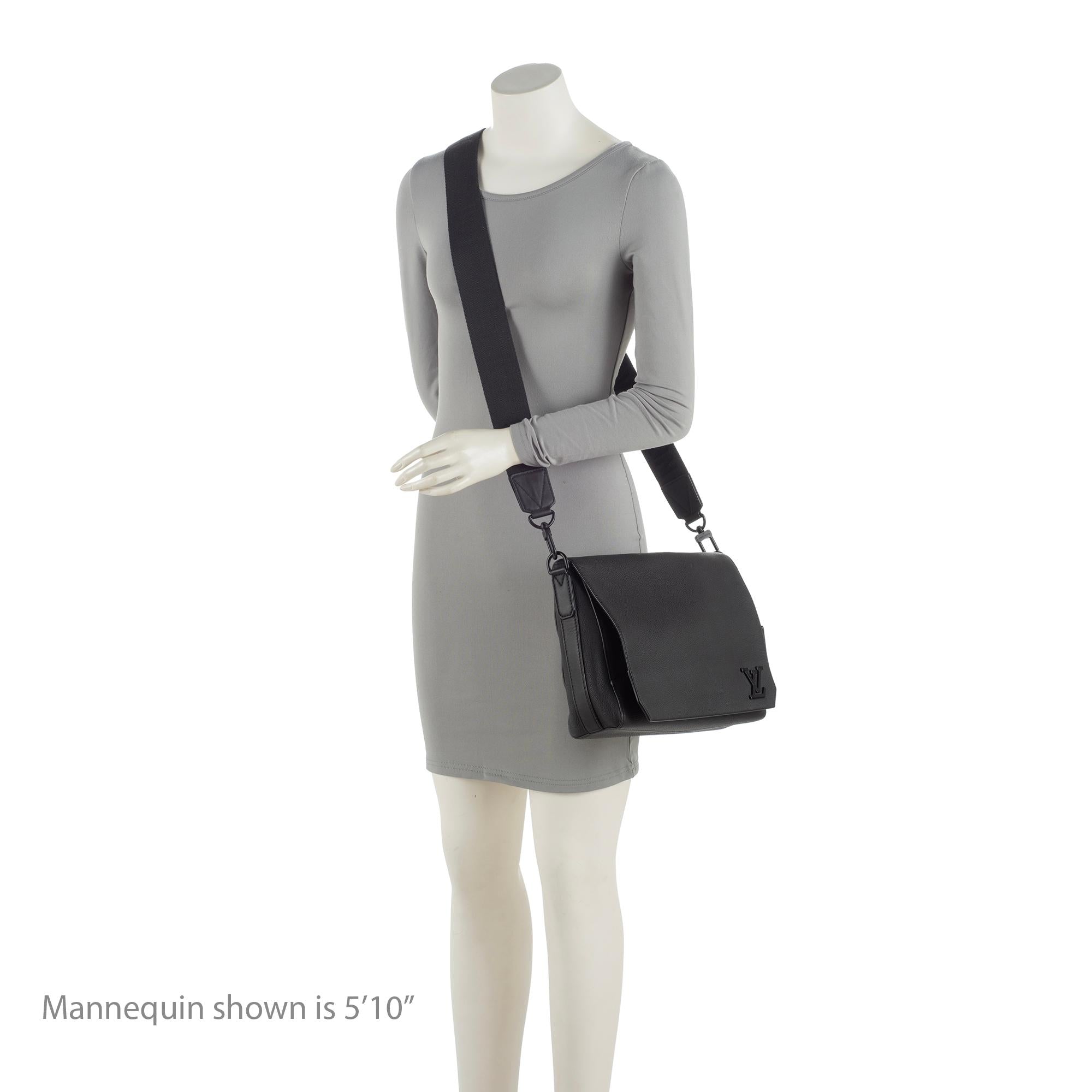 Louis Vuitton Calfskin Aerogram Takeoff Messenger Bag (SHF-QgVacu)