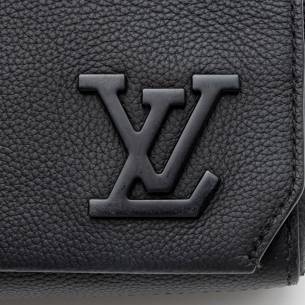 Louis Vuitton Calfskin Aerogram Takeoff Messenger