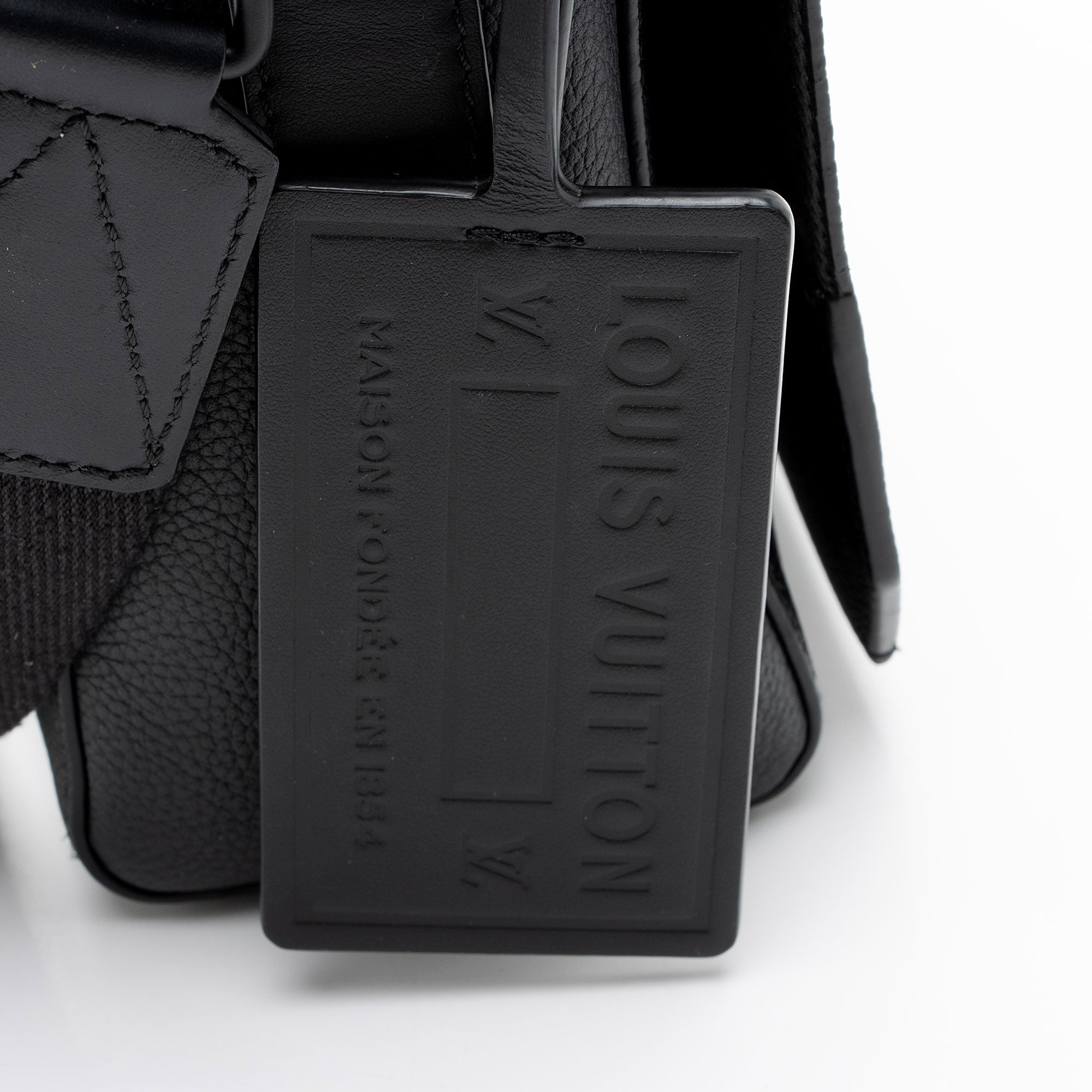 Louis Vuitton Calfskin Aerogram Takeoff Messenger