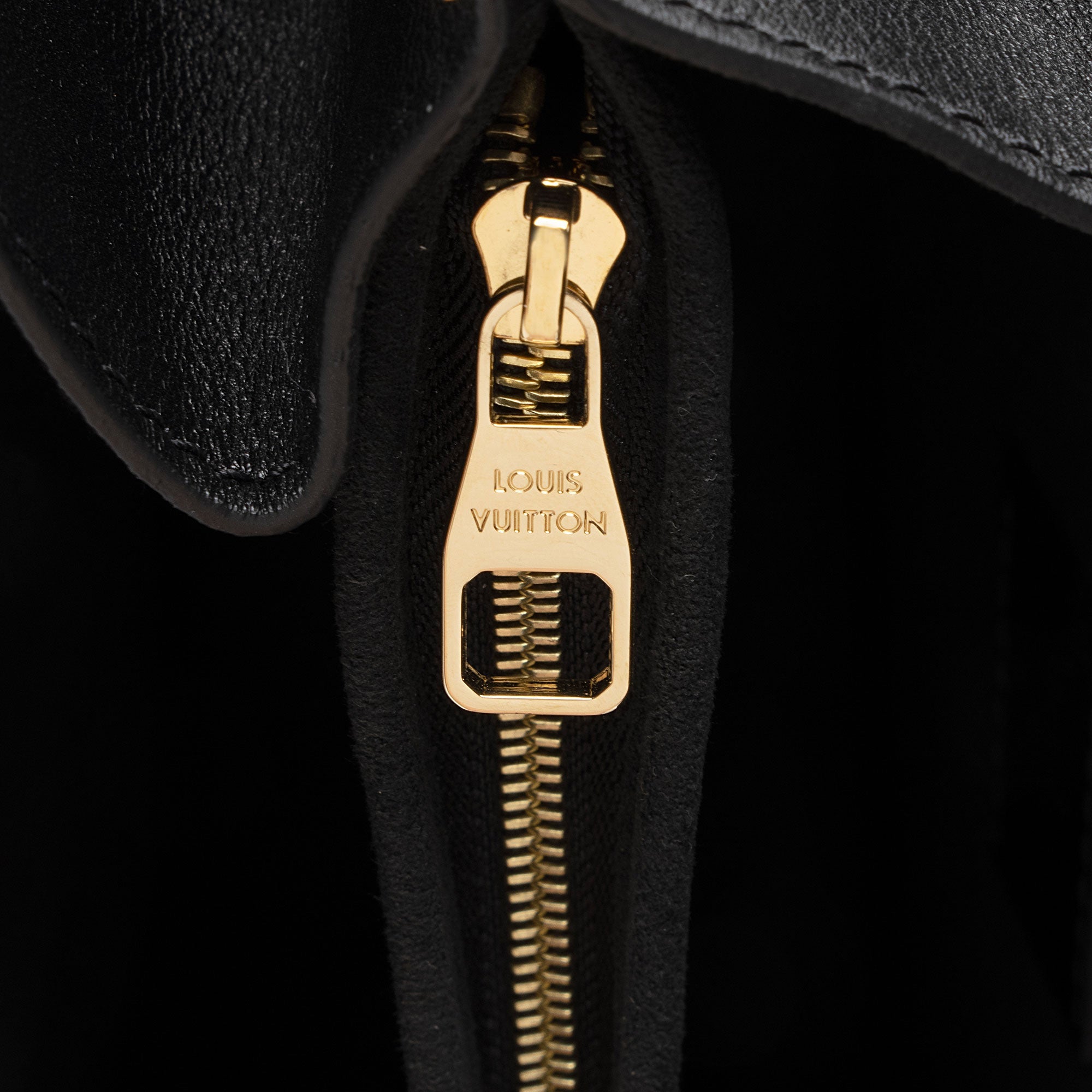 Louis Vuitton Calfskin Dauphine MM Shoulder Bag (SHF-cZl8DJ)