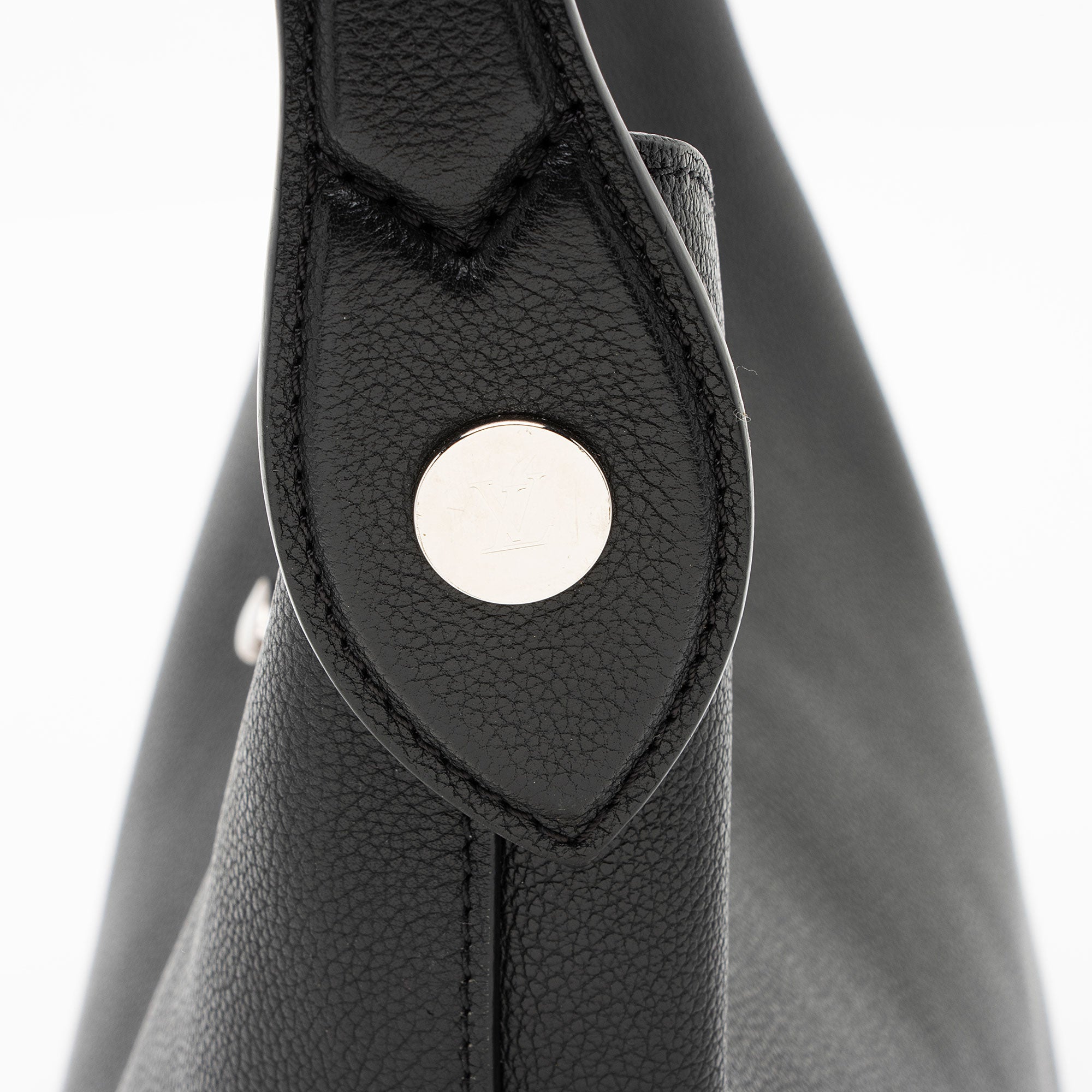 Louis Vuitton Calfskin Lockme Hobo (SHF-7tQkNs)