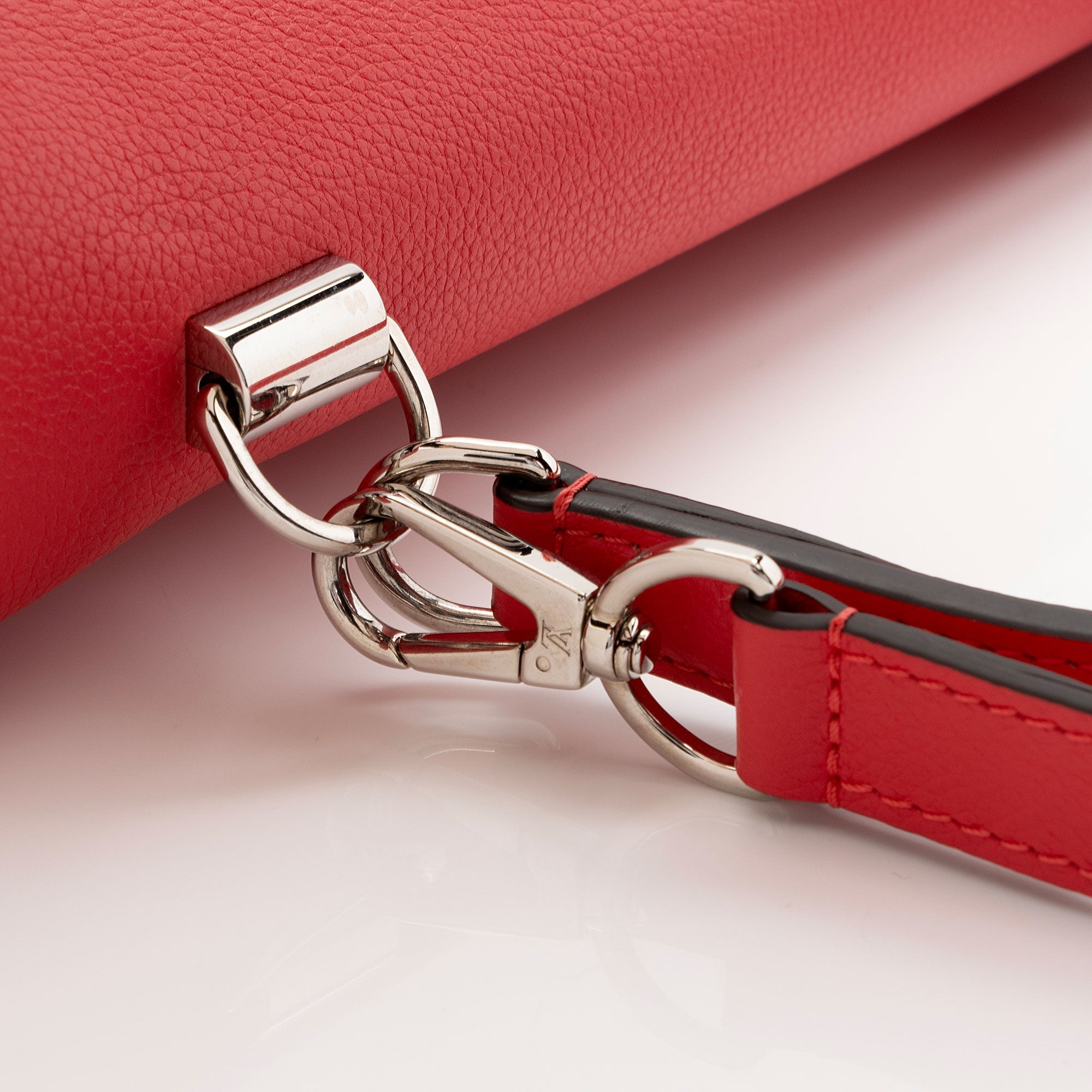 Louis Vuitton Calfskin Lockme II Satchel (SHF-0LzCcY)