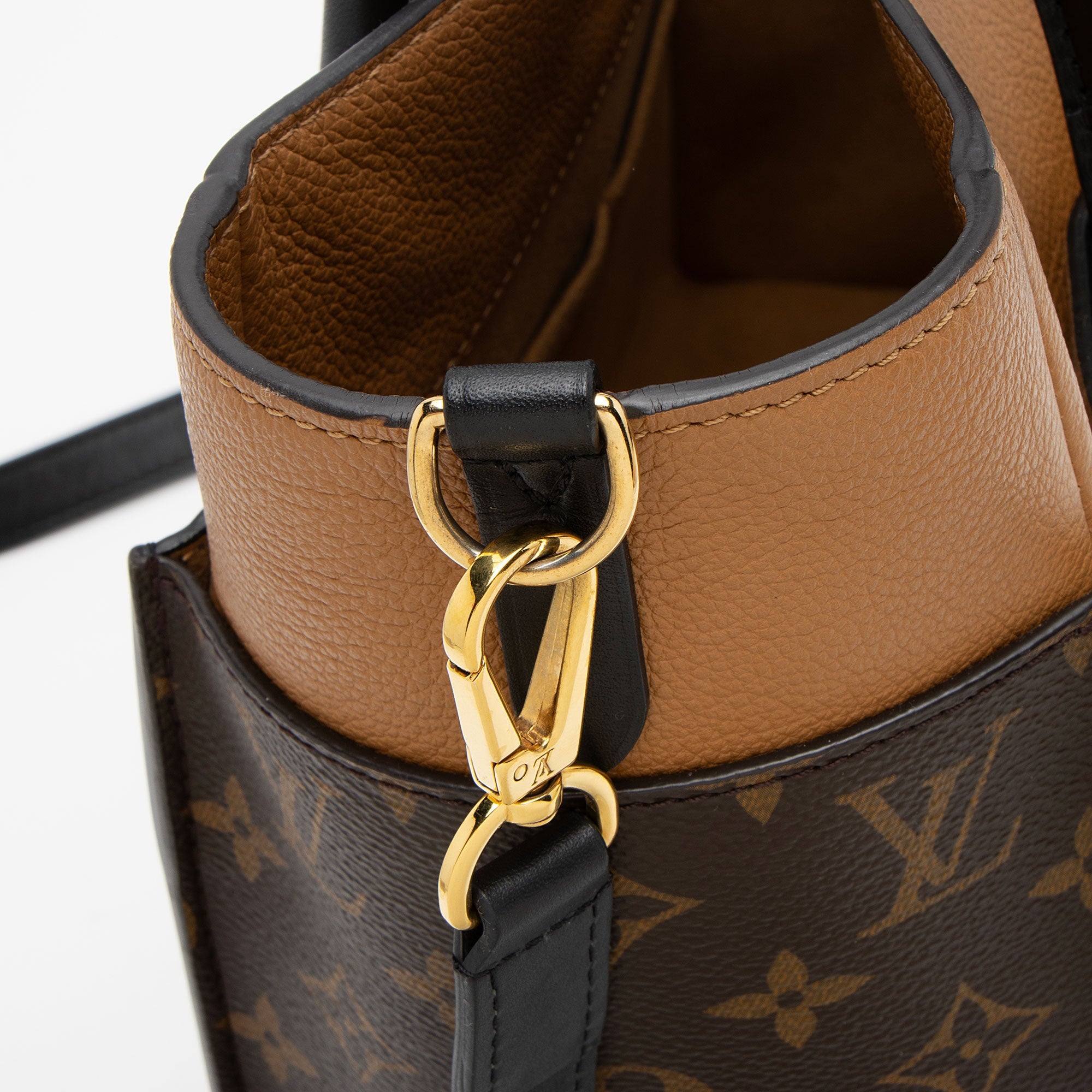 Louis Vuitton Calfskin Monogram Canvas On My Side MM Tote (SHF-vj1OwL)