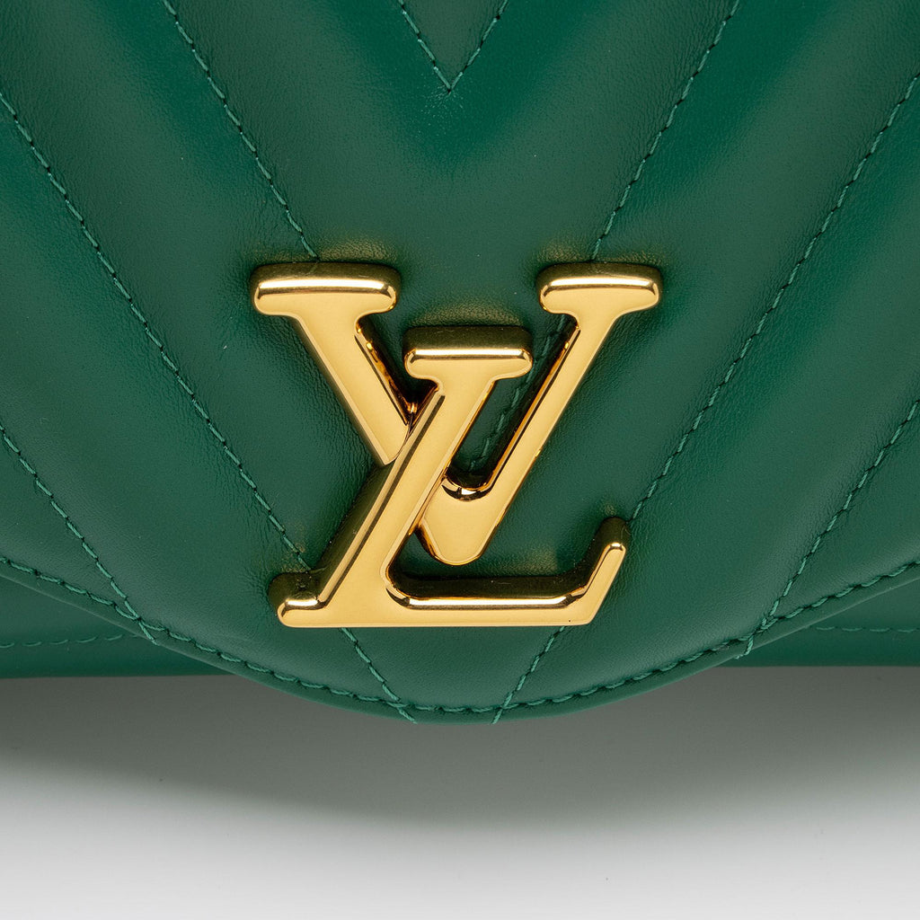 Louis Vuitton Calfskin New Wave GM Chain Bag (SHF-REaIr8)