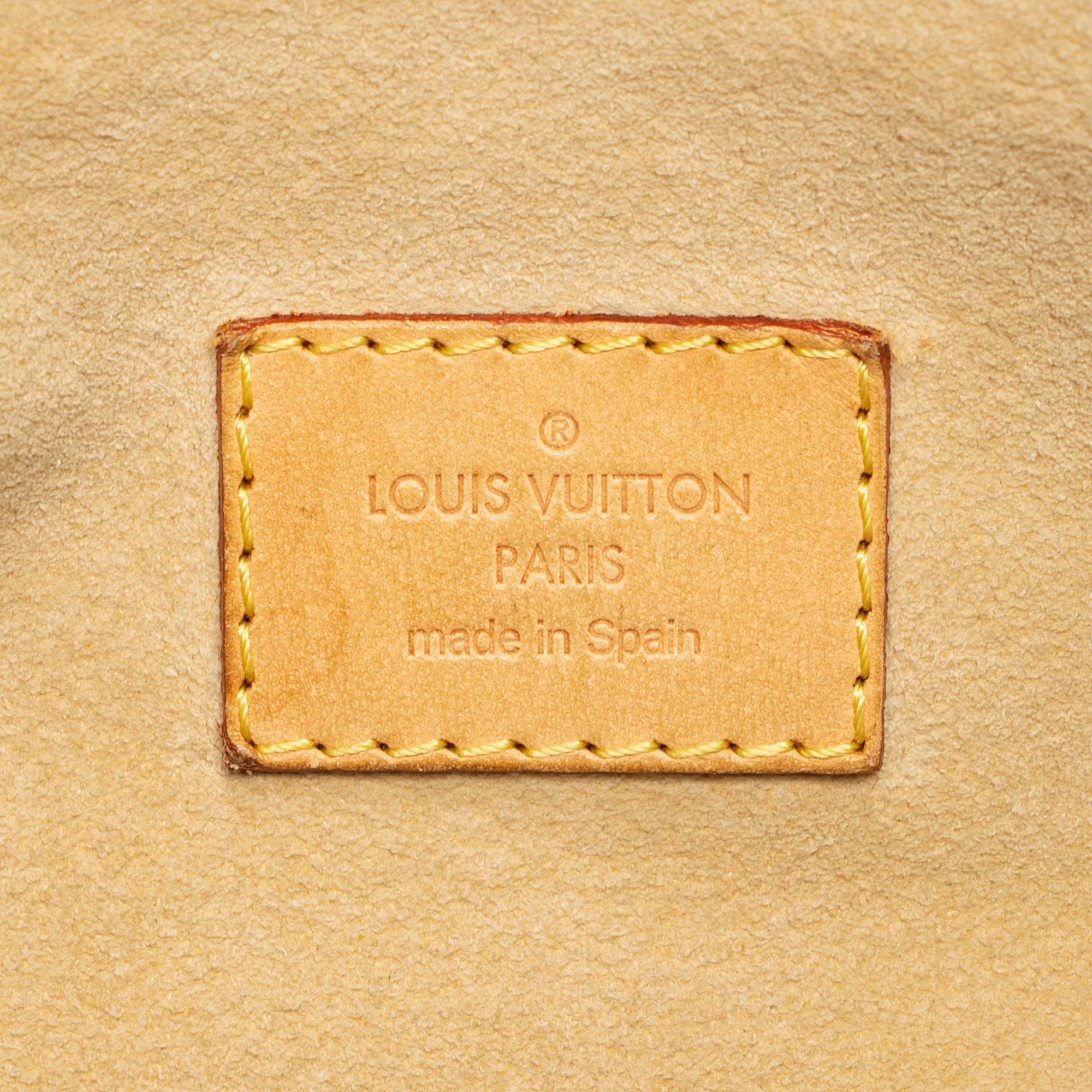 Louis Vuitton Damier Azur Artsy MM Shoulder Bag (SHF-X12eKK)