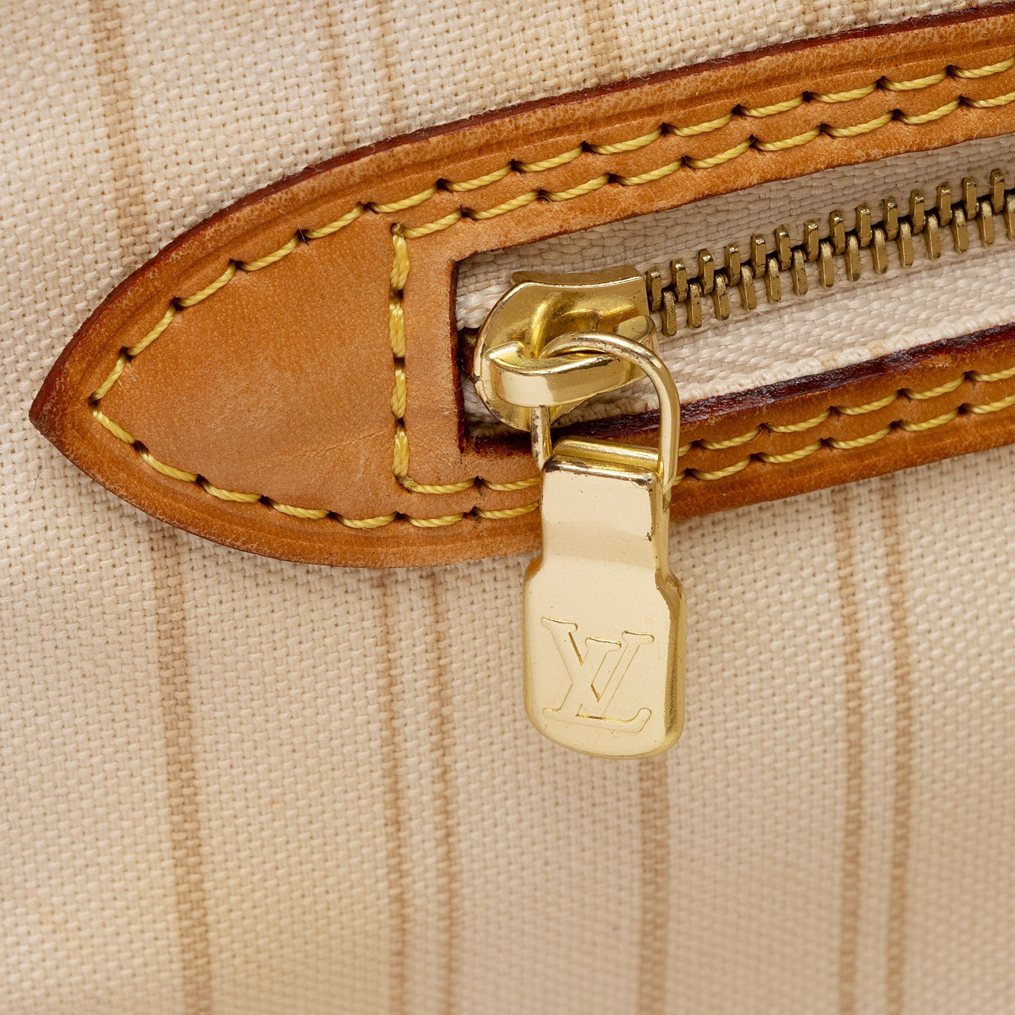 Louis Vuitton Damier Azur Neverfull GM Tote (SHF-mCl4xz)