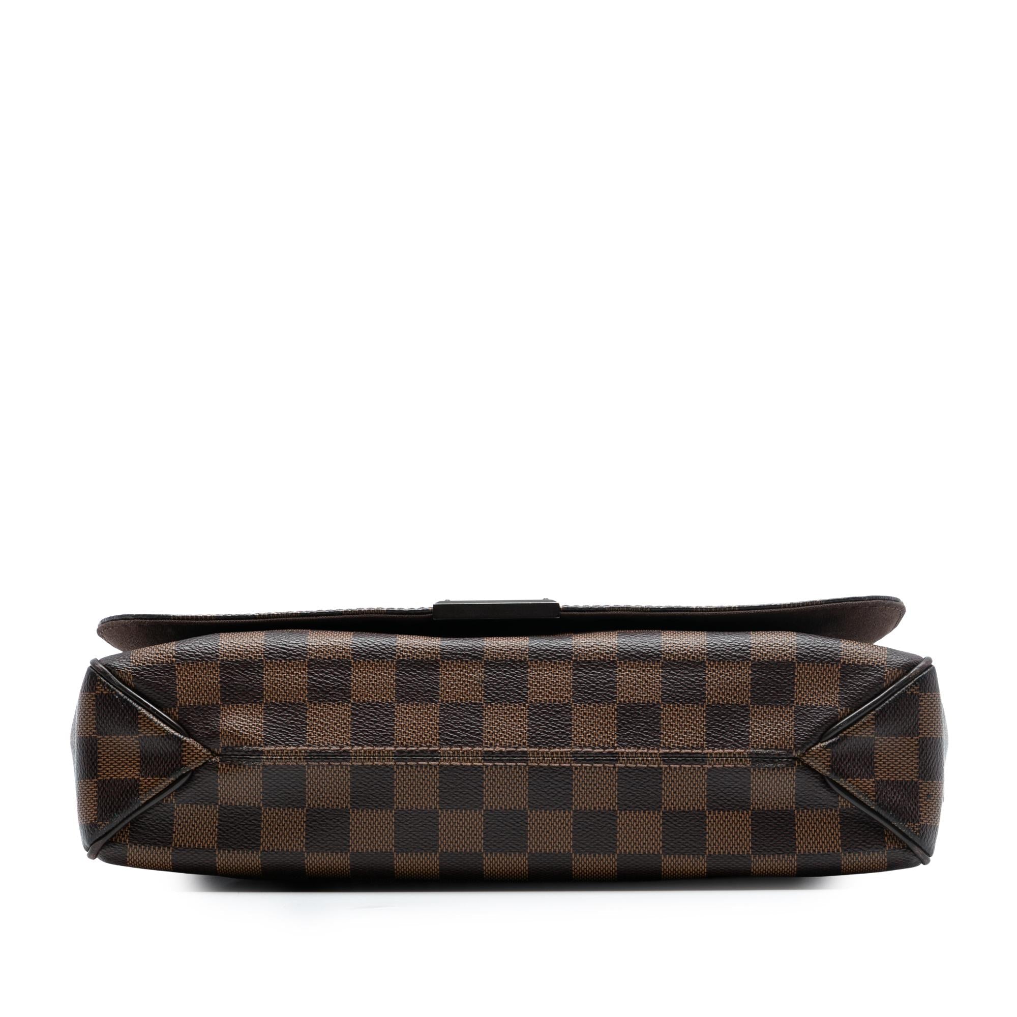 Louis Vuitton Damier Ebene District MM