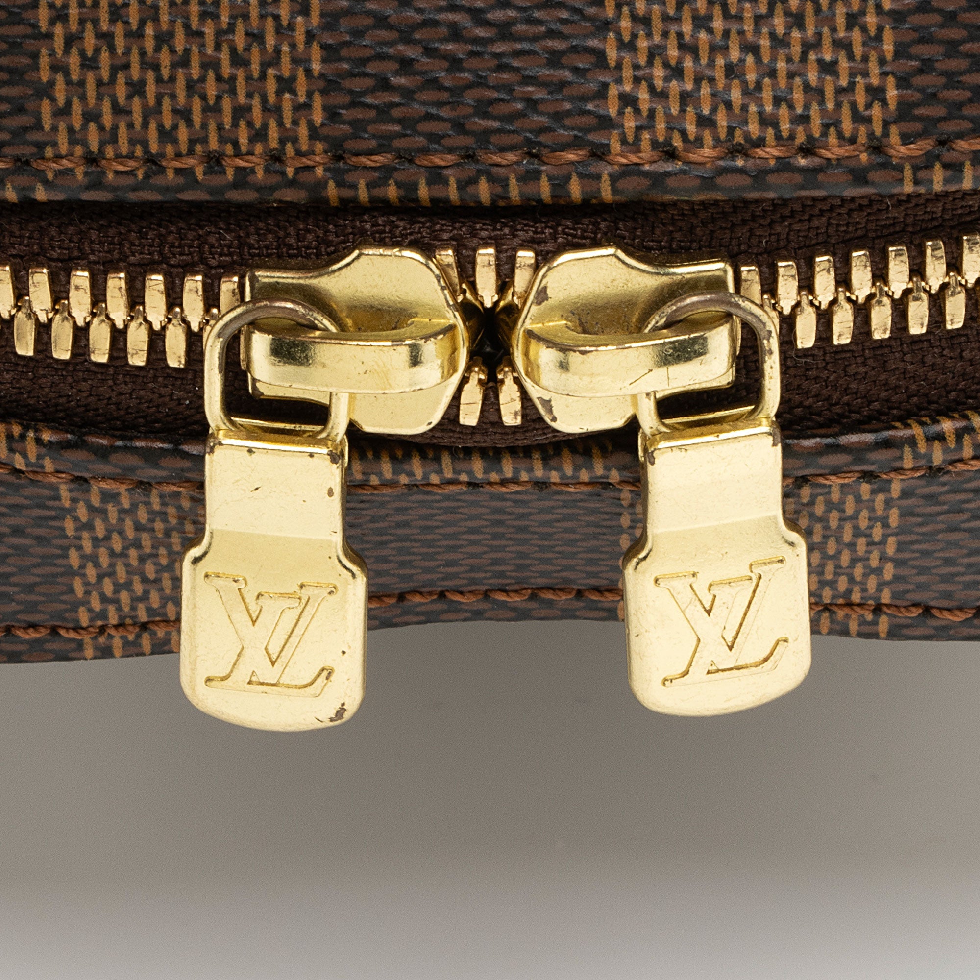 Louis Vuitton Damier Ebene Geronimos Sling Bag (SHF-1tyLoY)