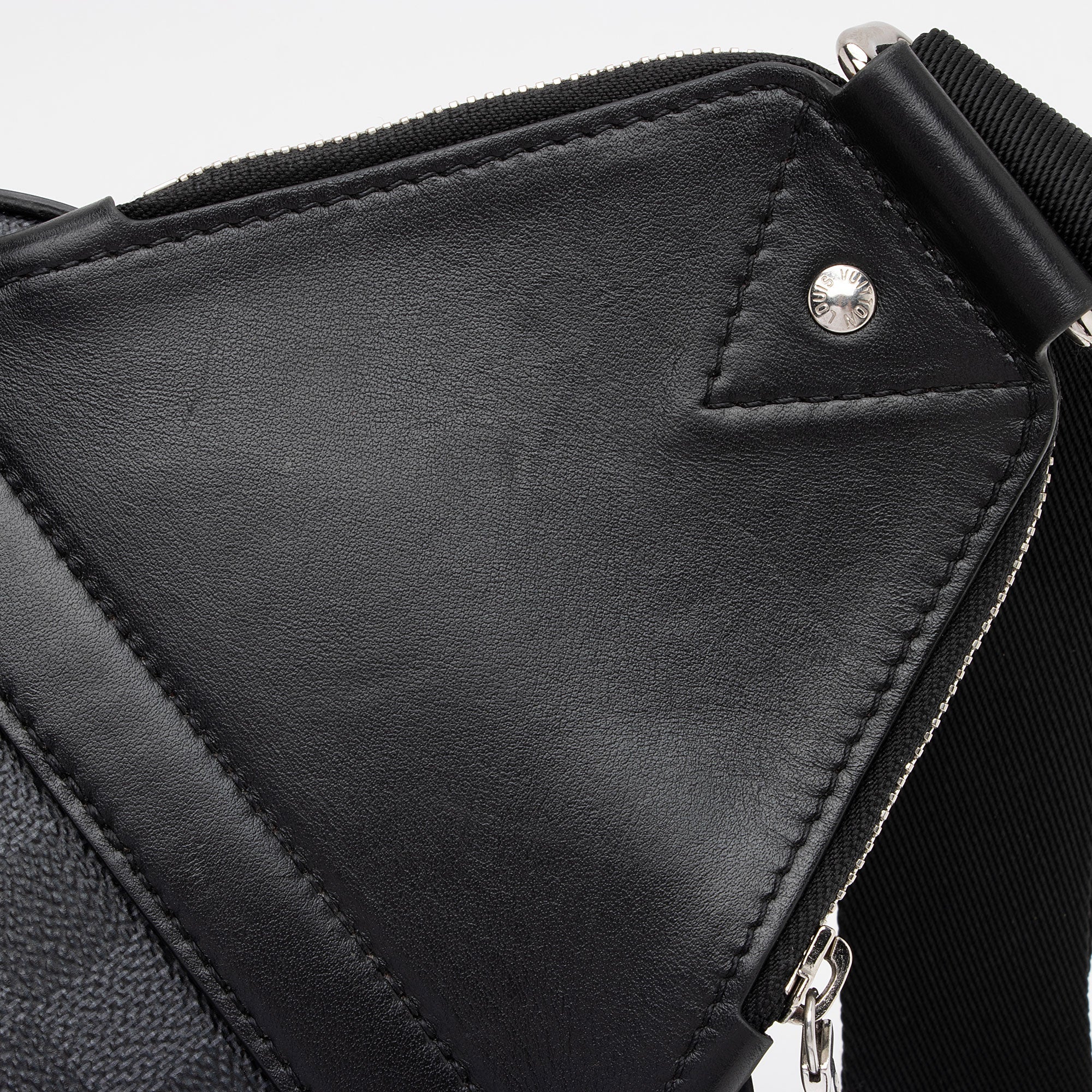 Louis Vuitton Damier Graphite Avenue Sling NM Bag (SHF-mLOnCW)