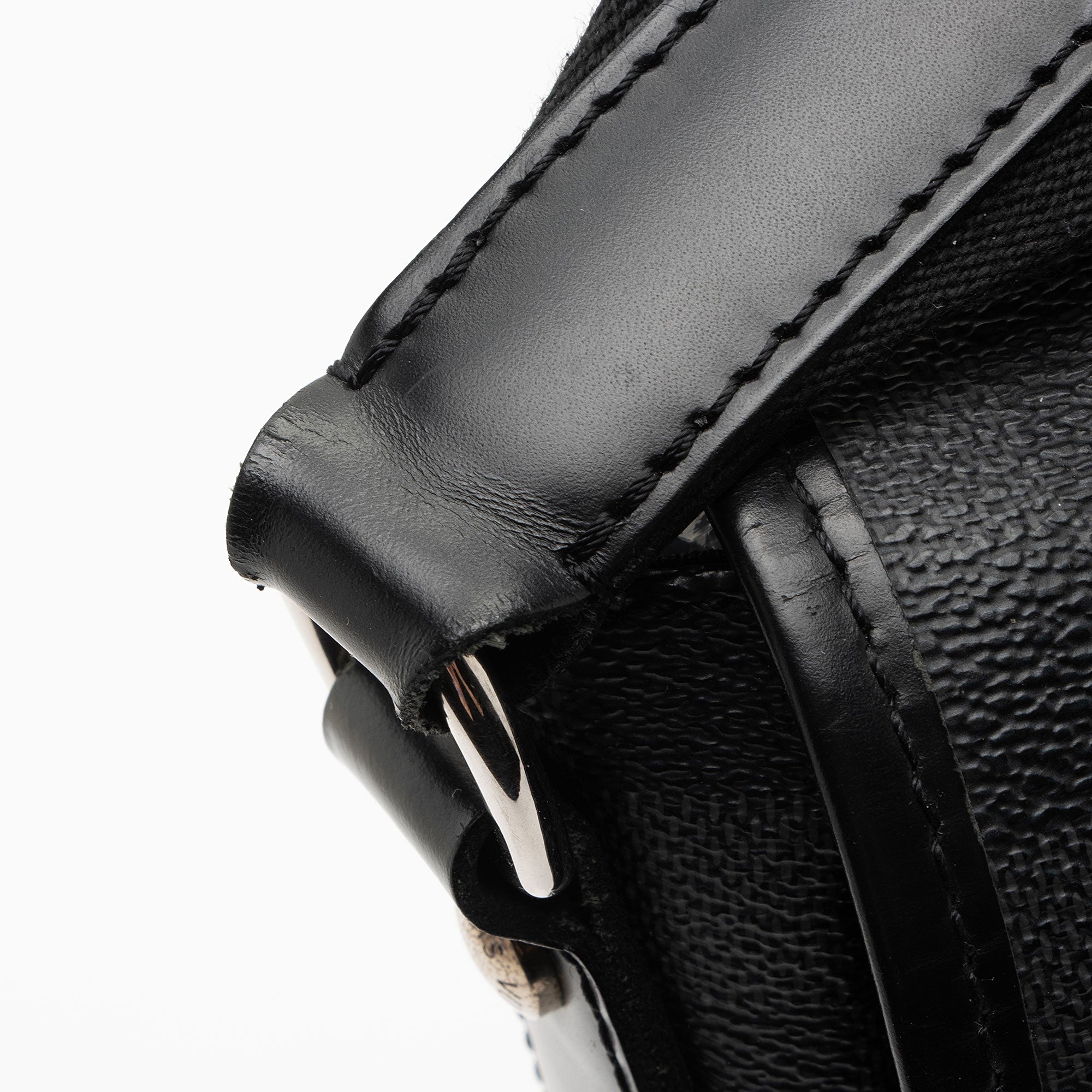 Louis Vuitton Damier Graphite Daniel MM Messenger (SHF-gXB02D)