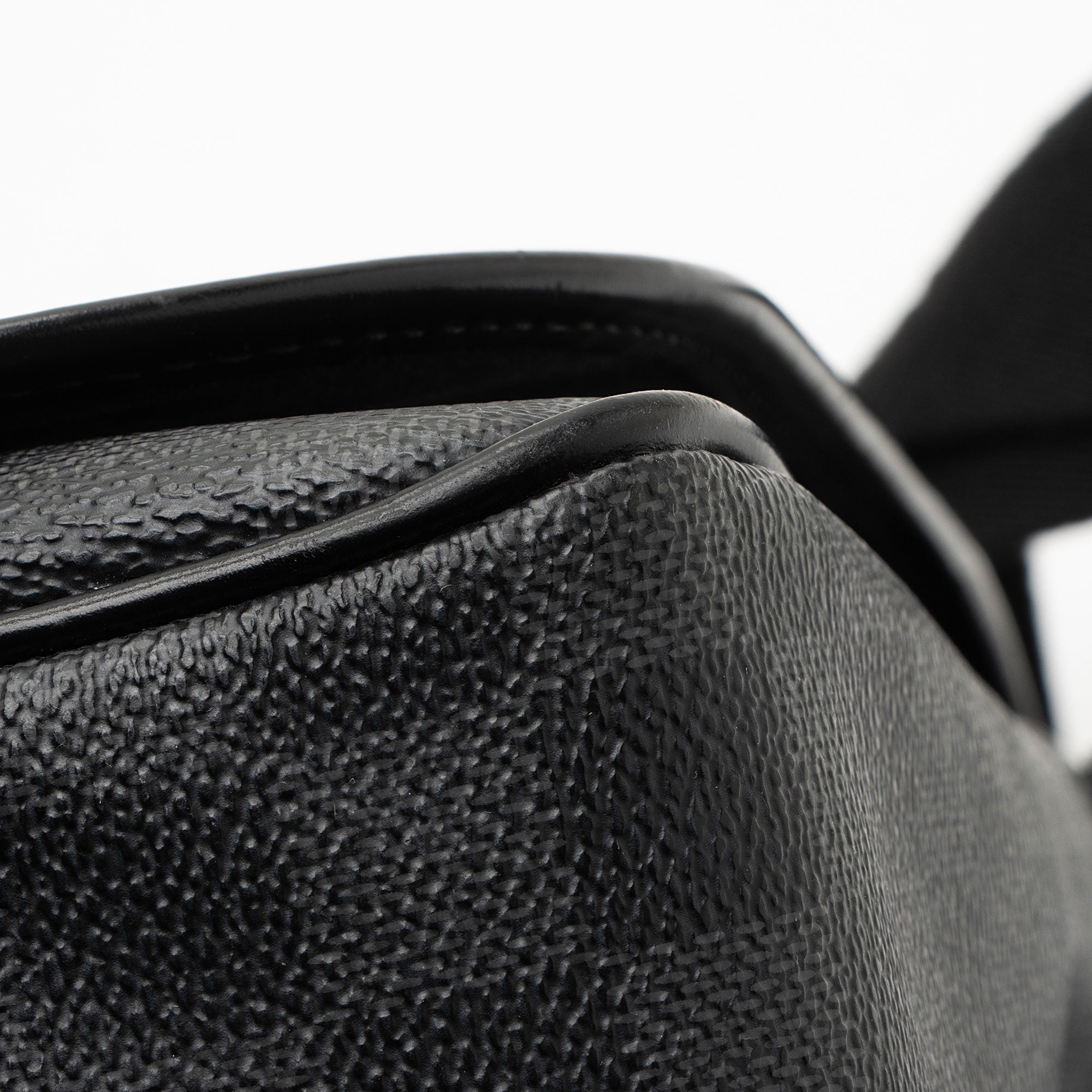 Louis Vuitton Damier Graphite Daniel MM Messenger (SHF-gXB02D)
