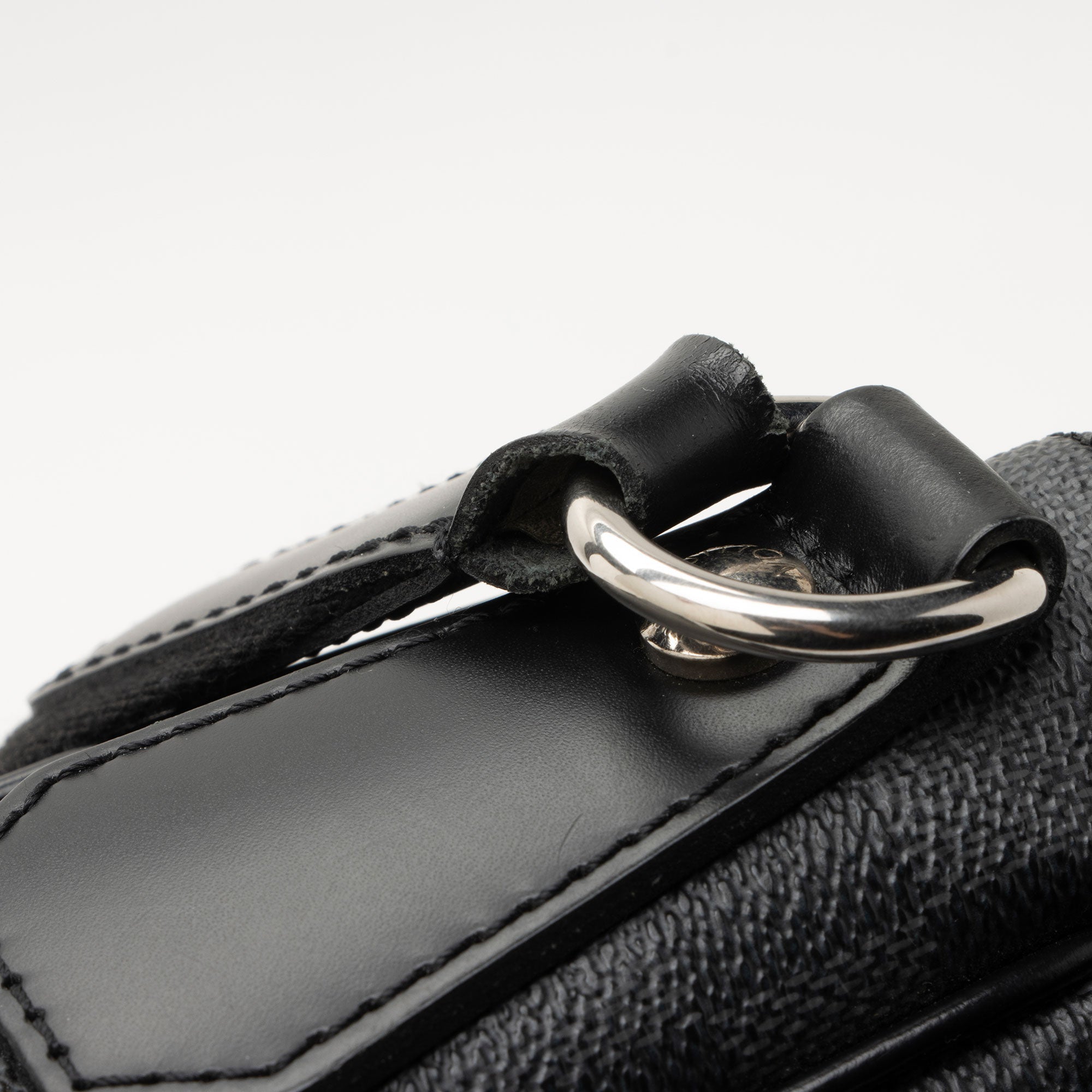 Louis Vuitton Damier Graphite Daniel MM Messenger (SHF-gXB02D)