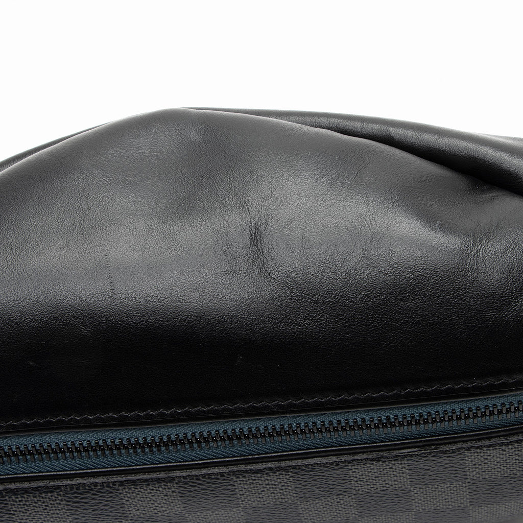 Louis Vuitton Damier Graphite Discovery Bumbag