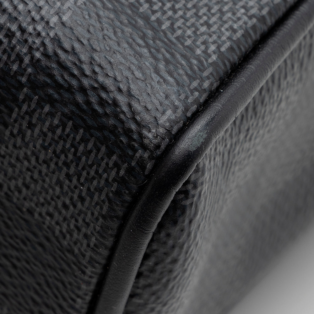Louis Vuitton Damier Graphite District MM Messenger Bag (SHF-19605)