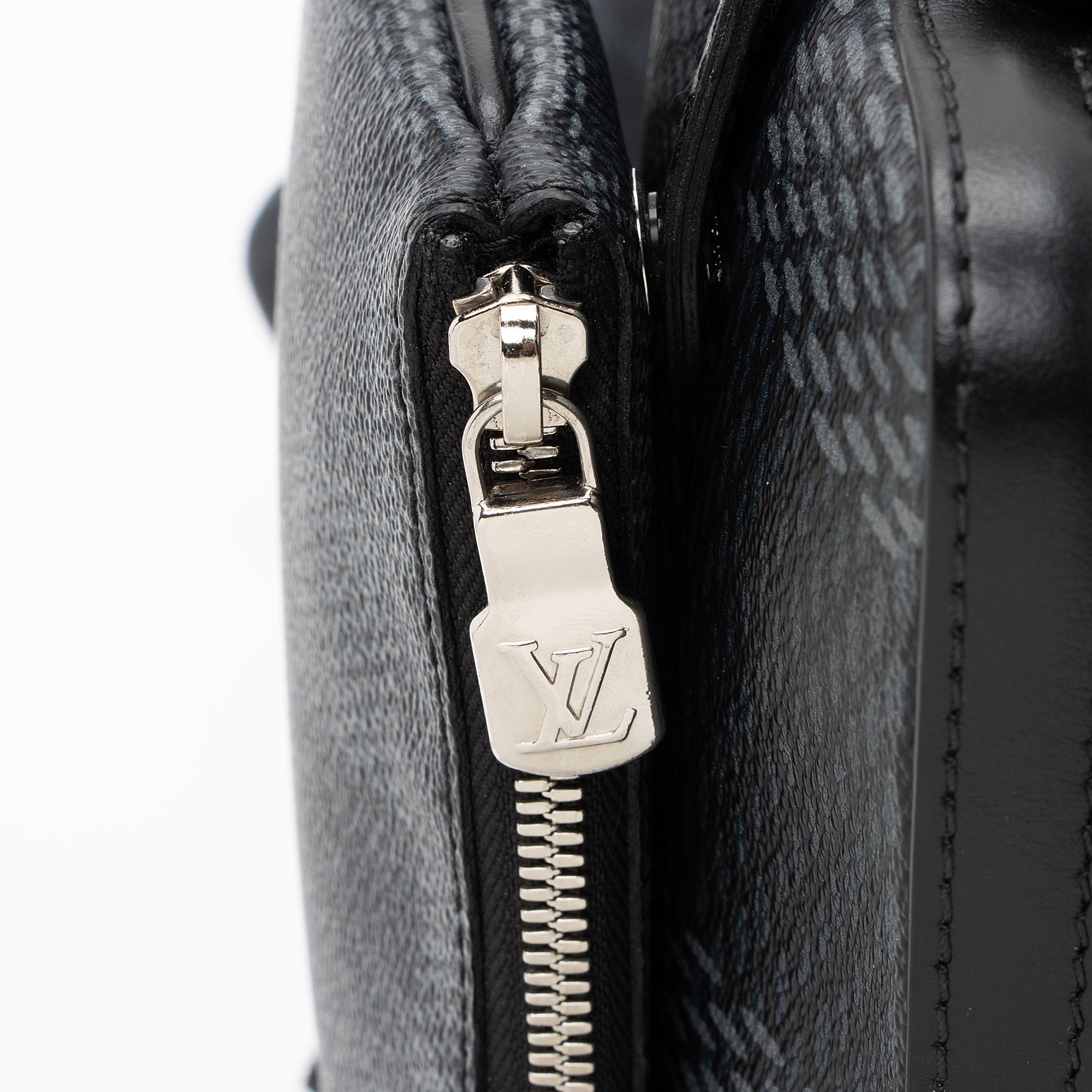 Louis Vuitton Damier Graphite Trio Messenger (SHF-7W9tQn)