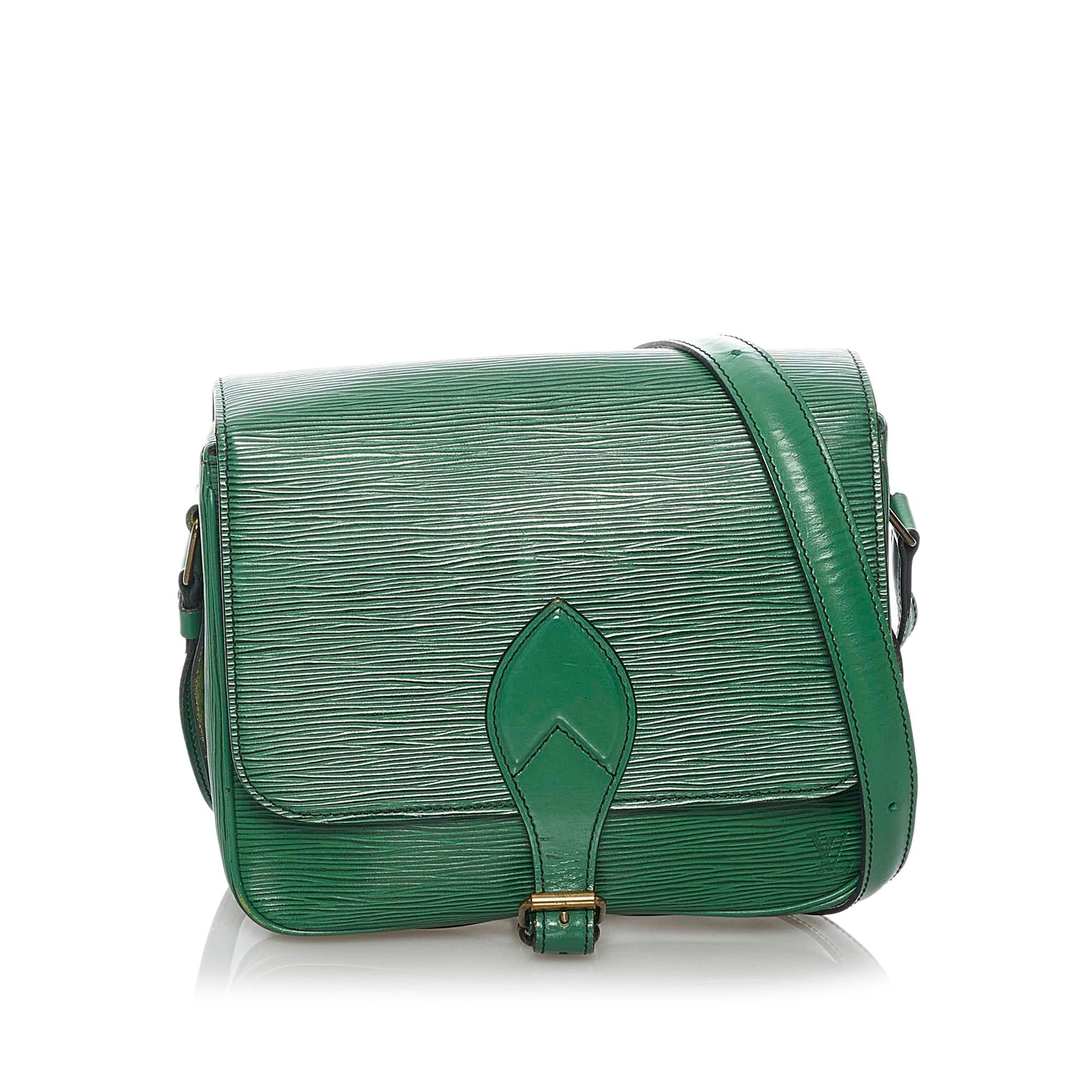 Louis Vuitton Epi Cartouchiere MM (SHG-30202)